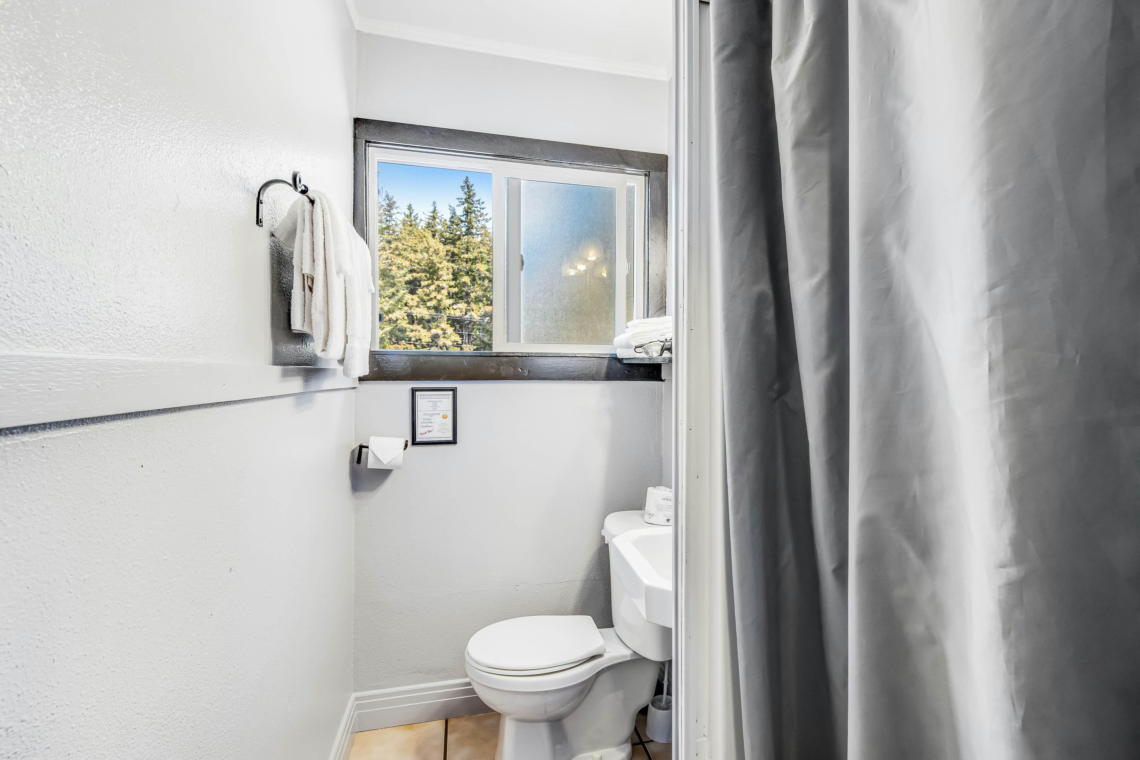 Mount Walker Lodge at Mount Walker Inn 4 BD Quilcene, WA Vacation