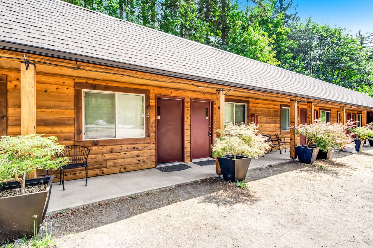 Quilcene Lodge at Mount Walker Inn 8 BD Quilcene, WA Vacation Rental
