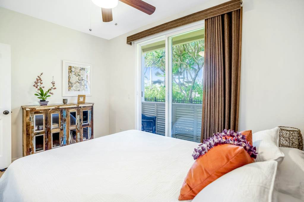 Master bedroom with king bed, flat screen tv, an en-suite bathroom and a private lanai over looking the gardens and the pool