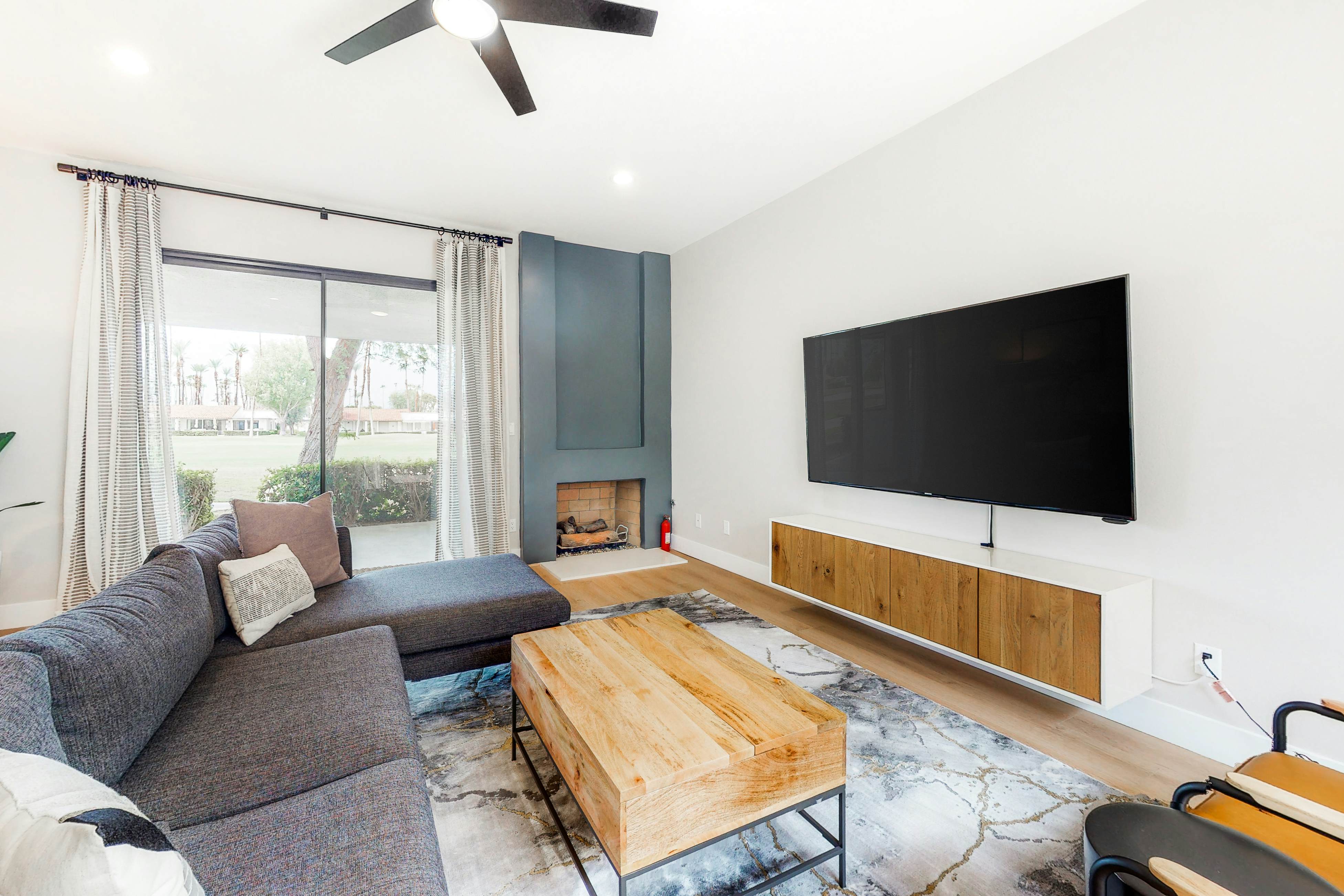 Modern Desert Retreat