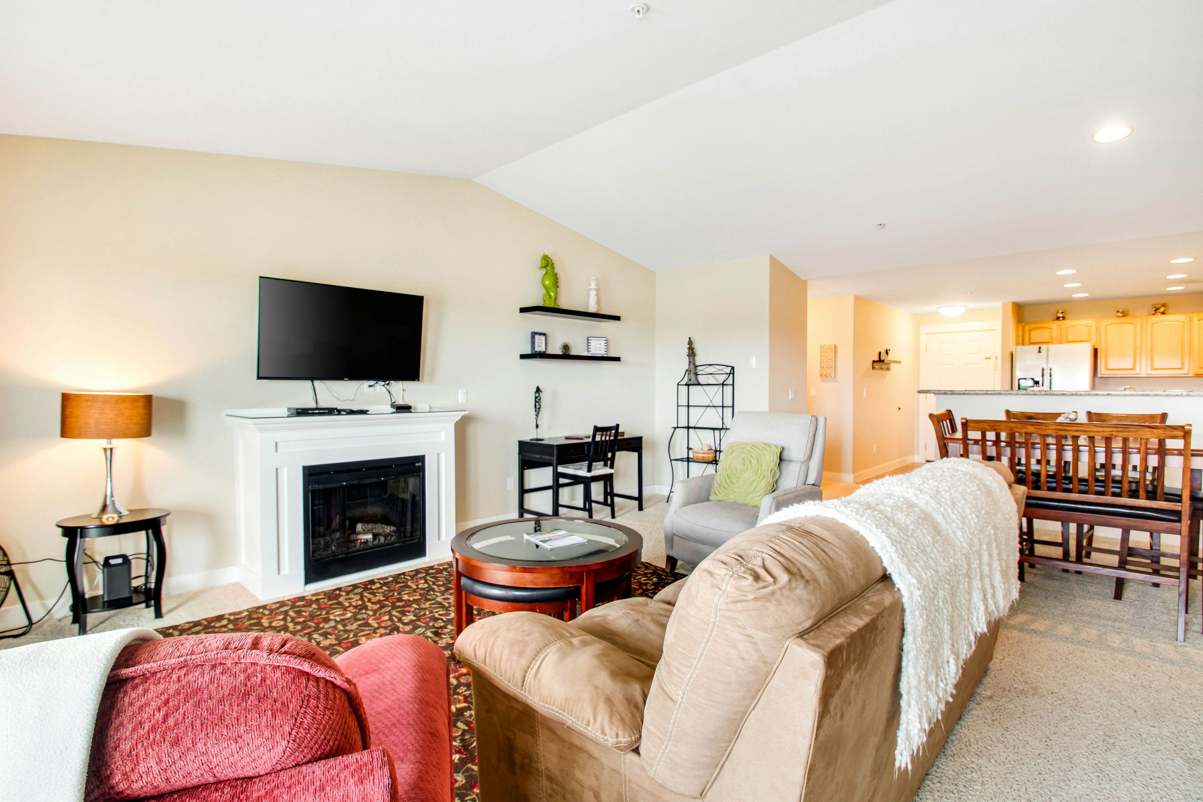 Cozy Coastal Condo 2 BD Westport, WA Vacation Rental Vacasa