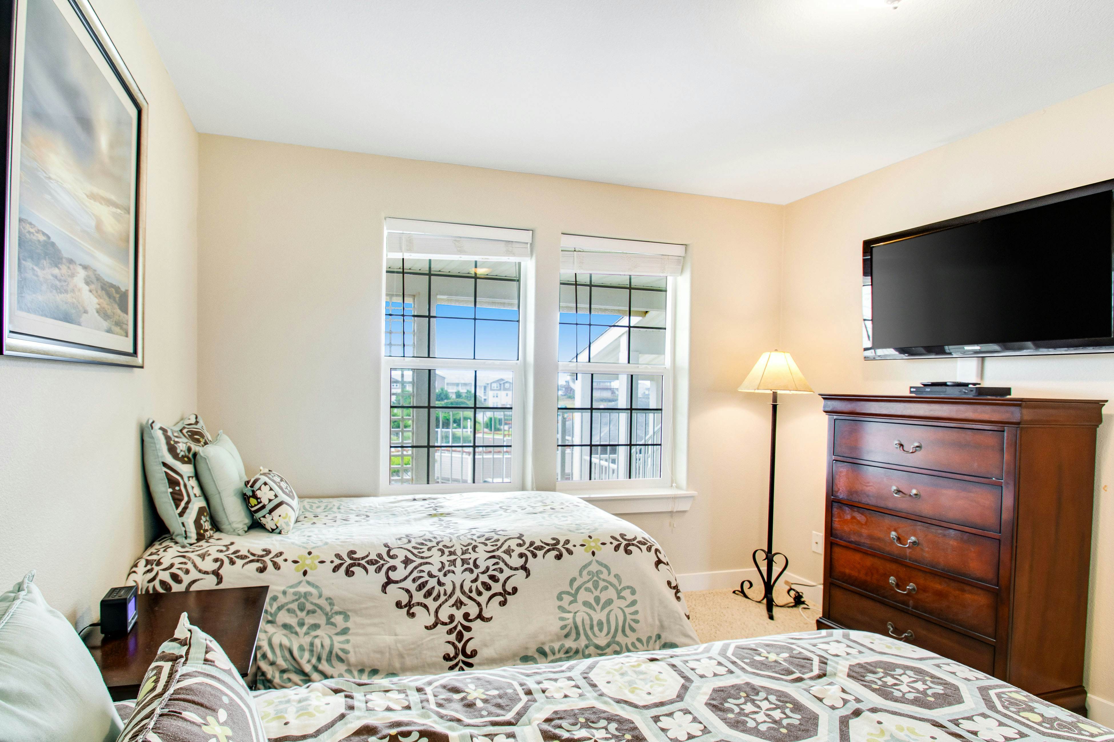 Cozy Coastal Condo 2 BD Westport, WA Vacation Rental Vacasa