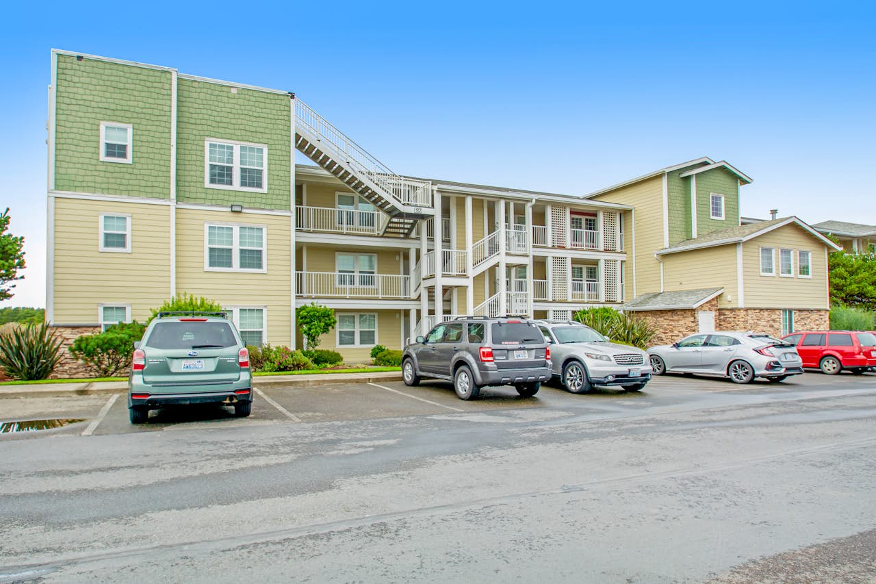 Cozy Coastal Condo 2 BD Westport, WA Vacation Rental Vacasa