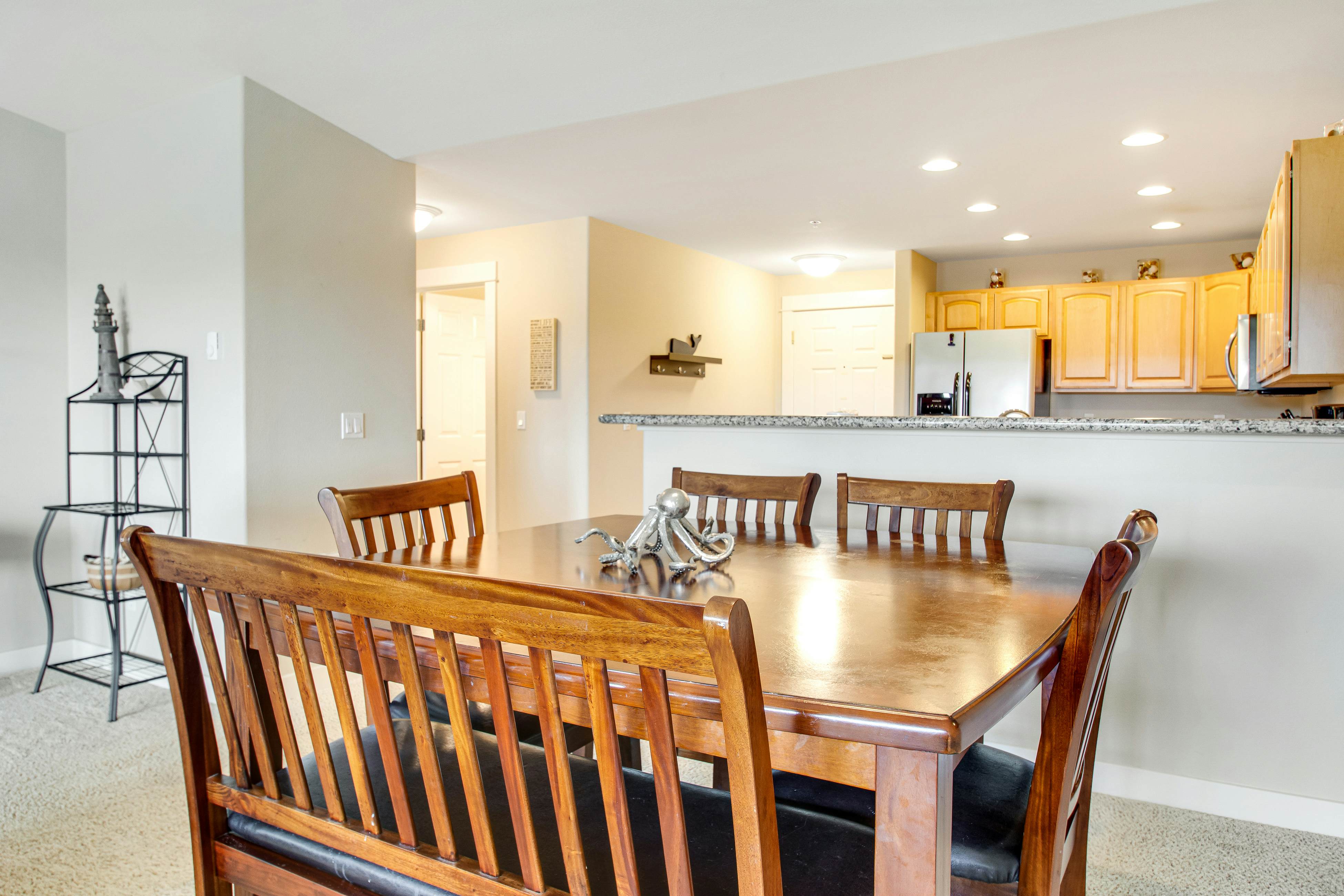 Cozy Coastal Condo 2 BD Westport, WA Vacation Rental Vacasa