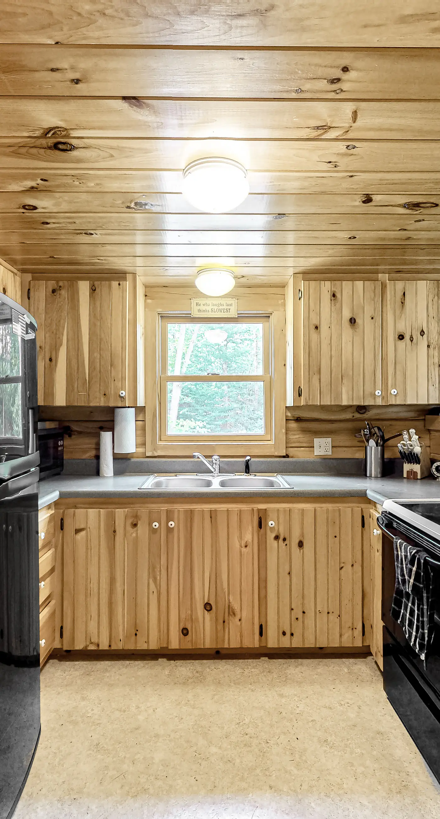 Lucky Lakefront Log Cabin