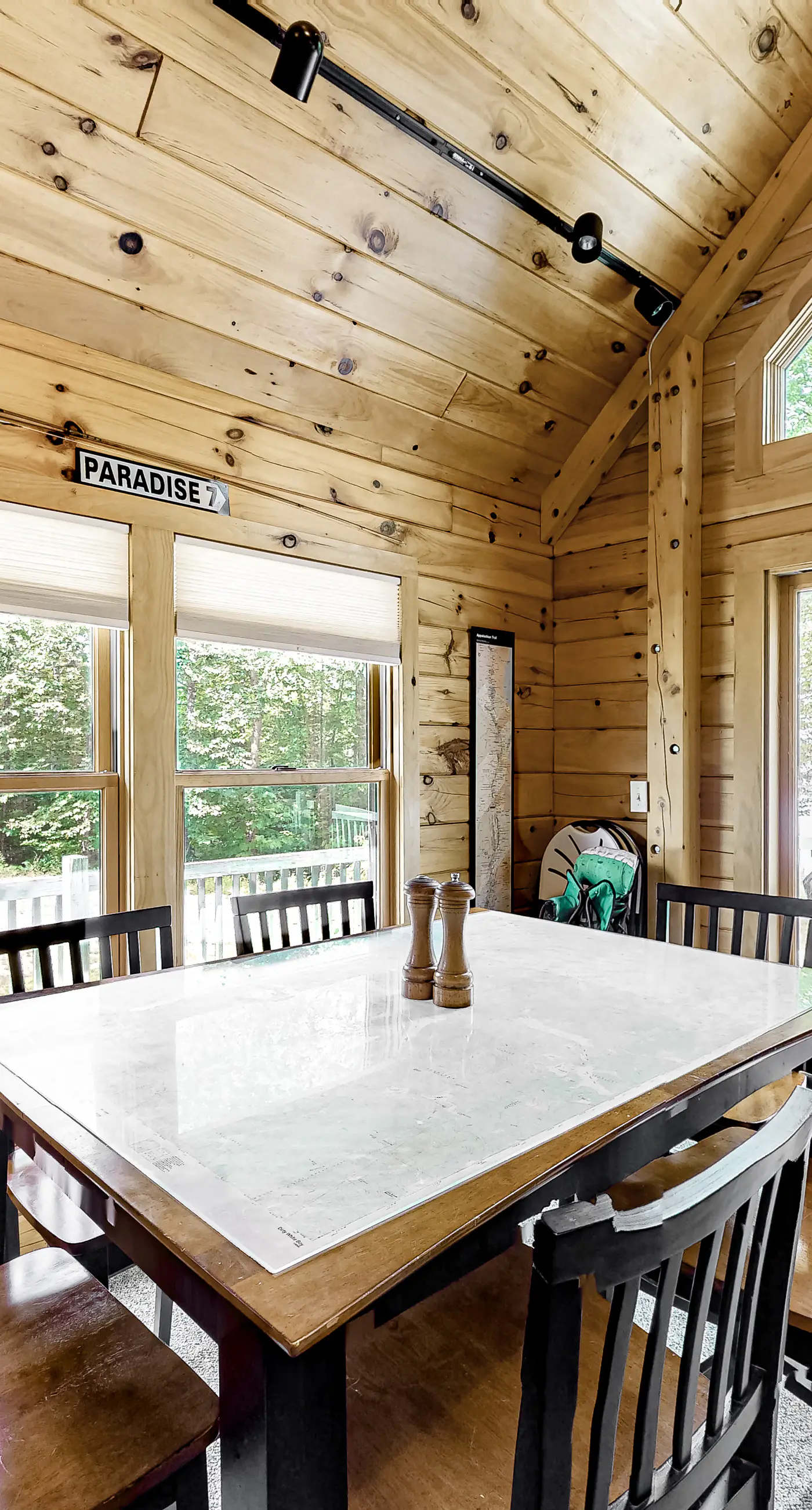 Lucky Lakefront Log Cabin