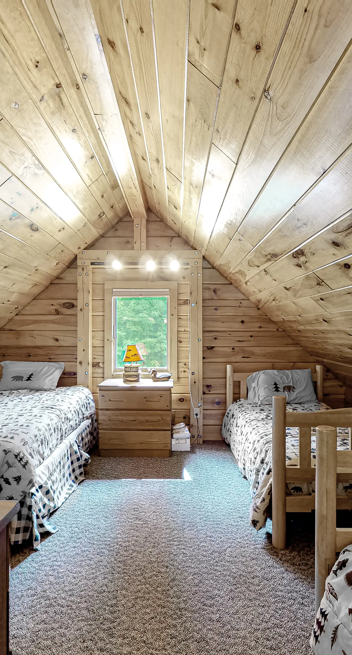 Lucky Lakefront Log Cabin