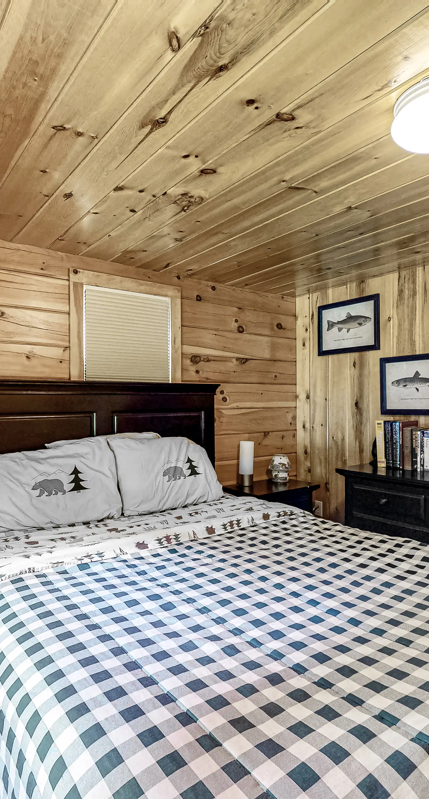 Lucky Lakefront Log Cabin