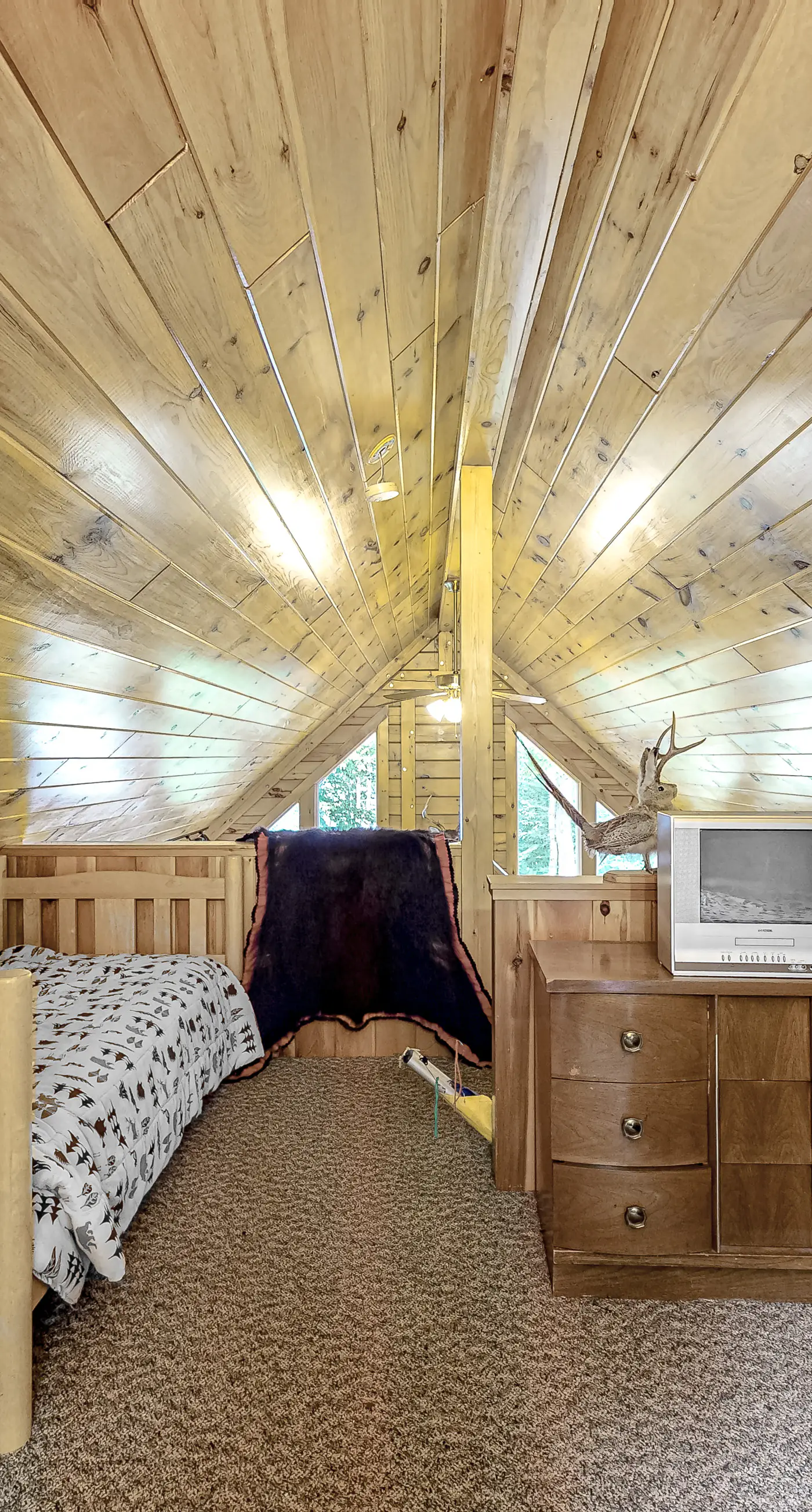 Lucky Lakefront Log Cabin