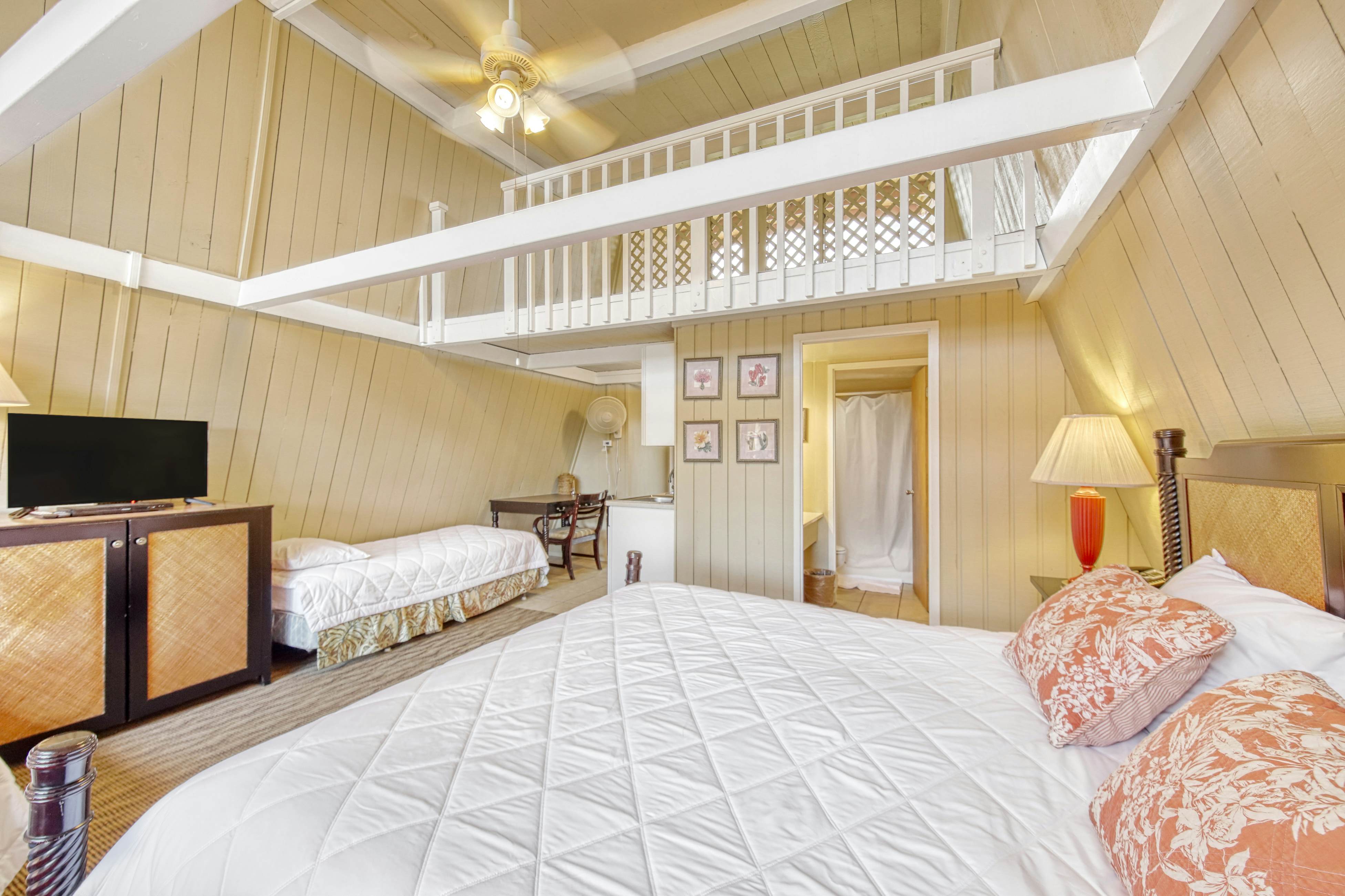 Vacasa at Hotel Molokai 201