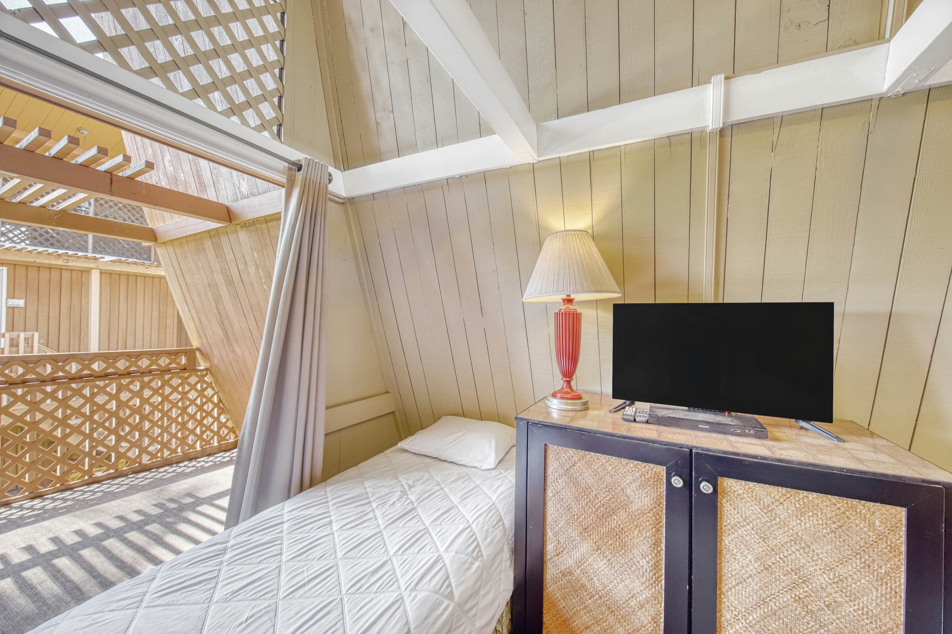 Vacasa at Hotel Molokai 201