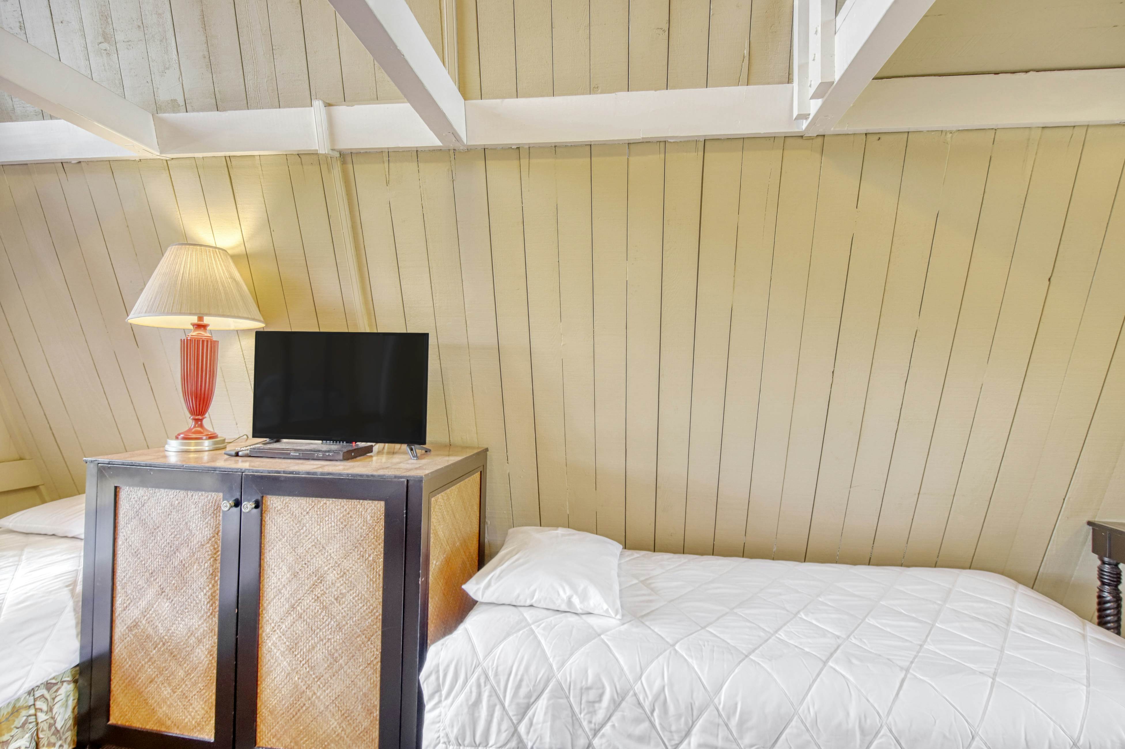 Vacasa at Hotel Molokai 201