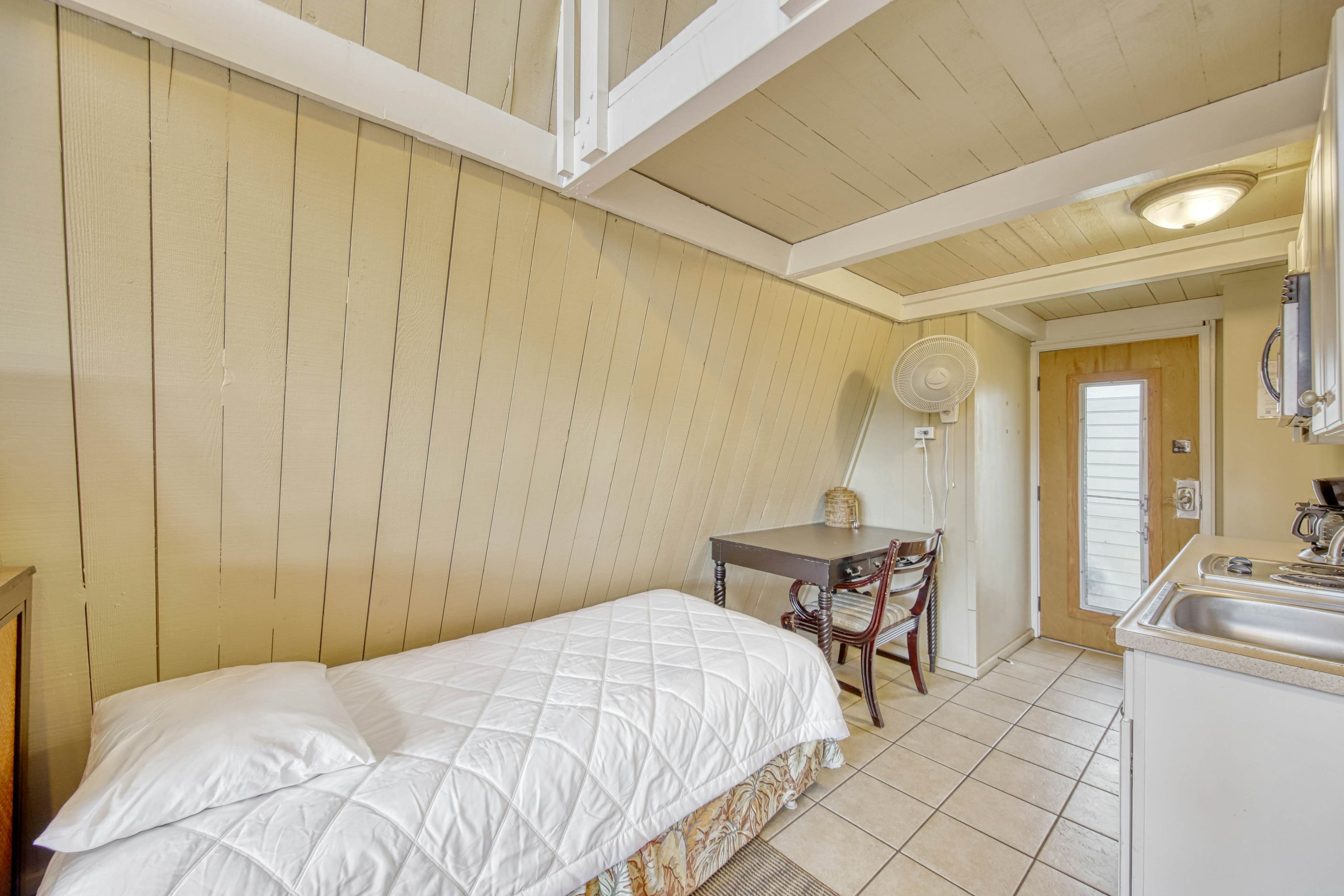 Vacasa at Hotel Molokai 201