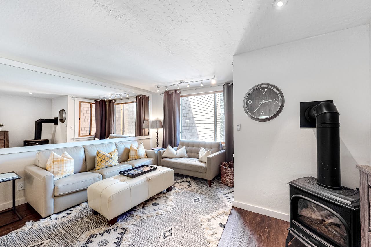 Cozy Coyote Fork Condo 1 BD Truckee, CA Vacation Rental Vacasa