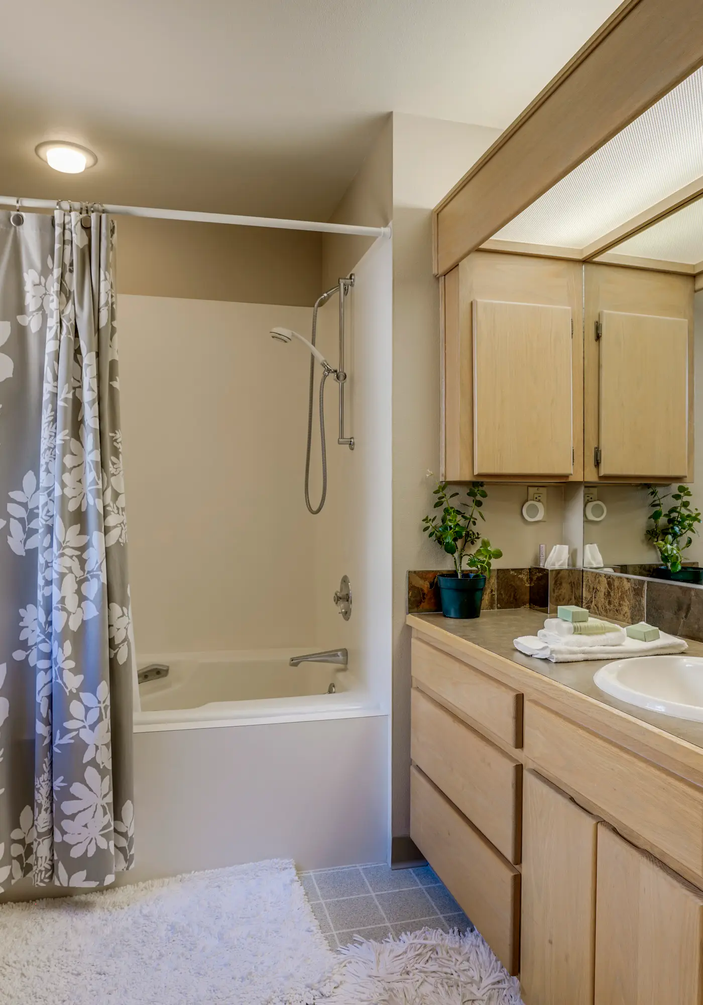 South Meadow Contemporary 3 BD Vacation Rental in Black Butte Ranch, OR Vacasa