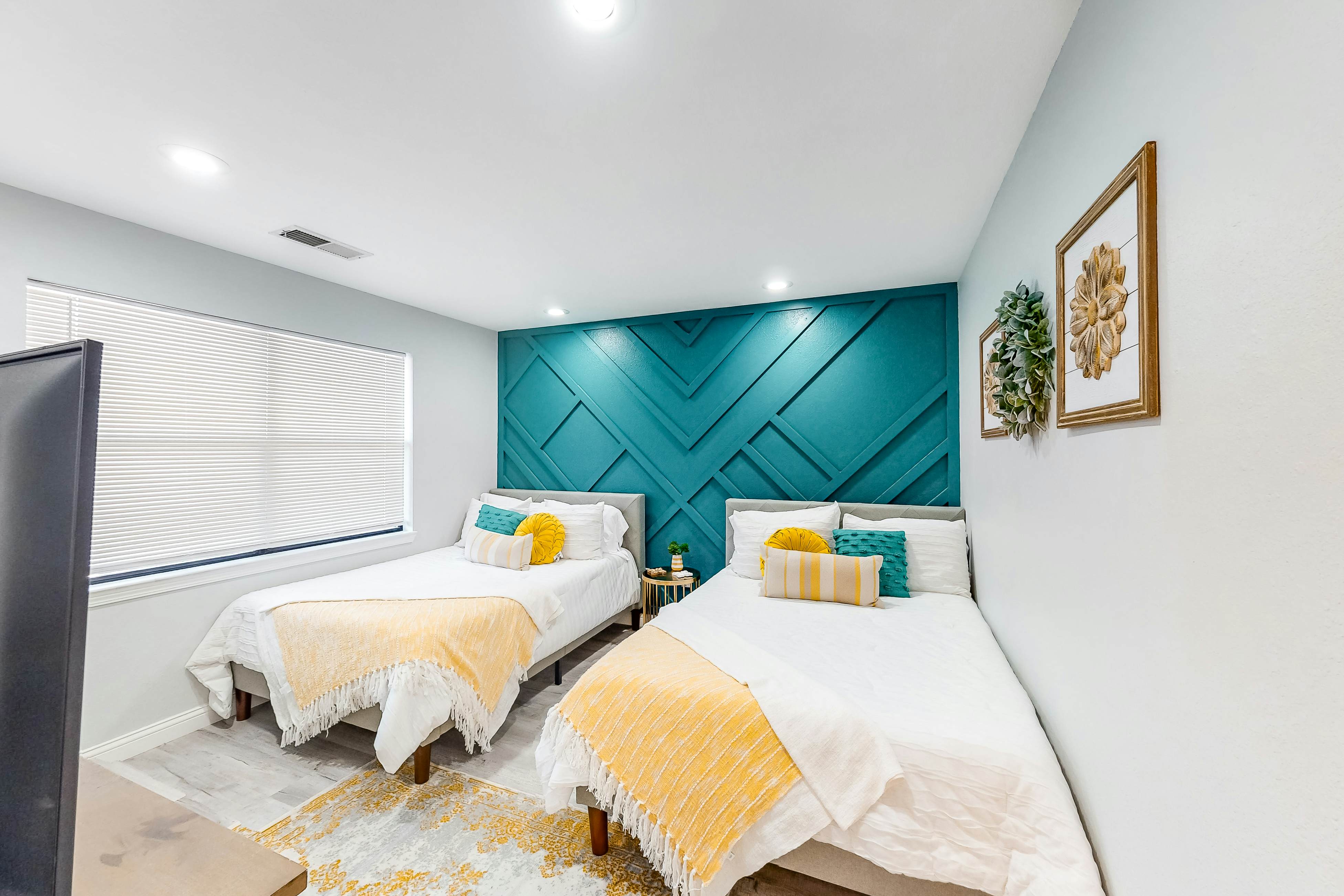 Pointe Royale: Lofty Retreat at The Chic Chalet - Golf & Amenities Galore!