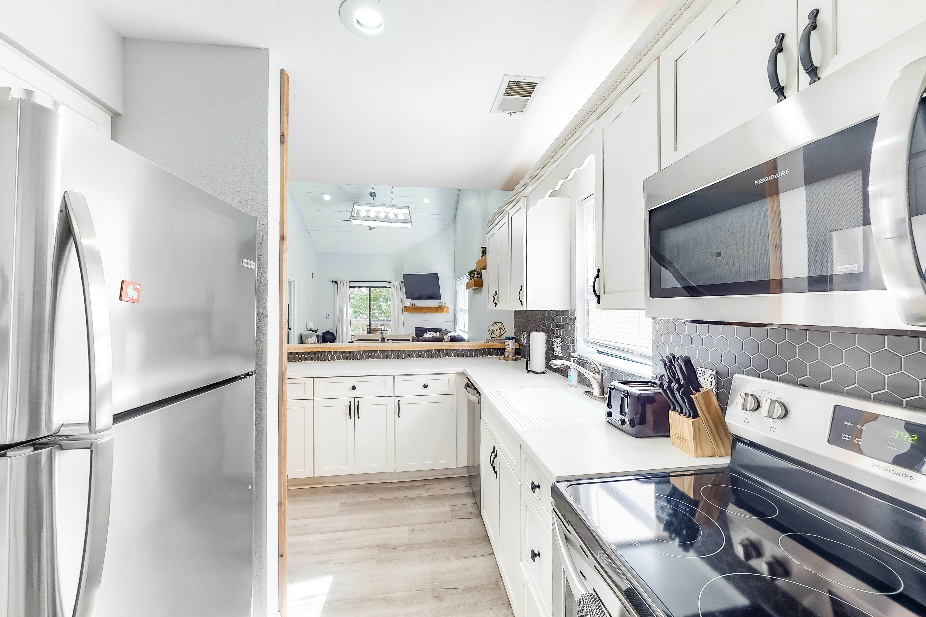 Pointe Royale: Lofty Retreat at The Chic Chalet - Golf & Amenities Galore!