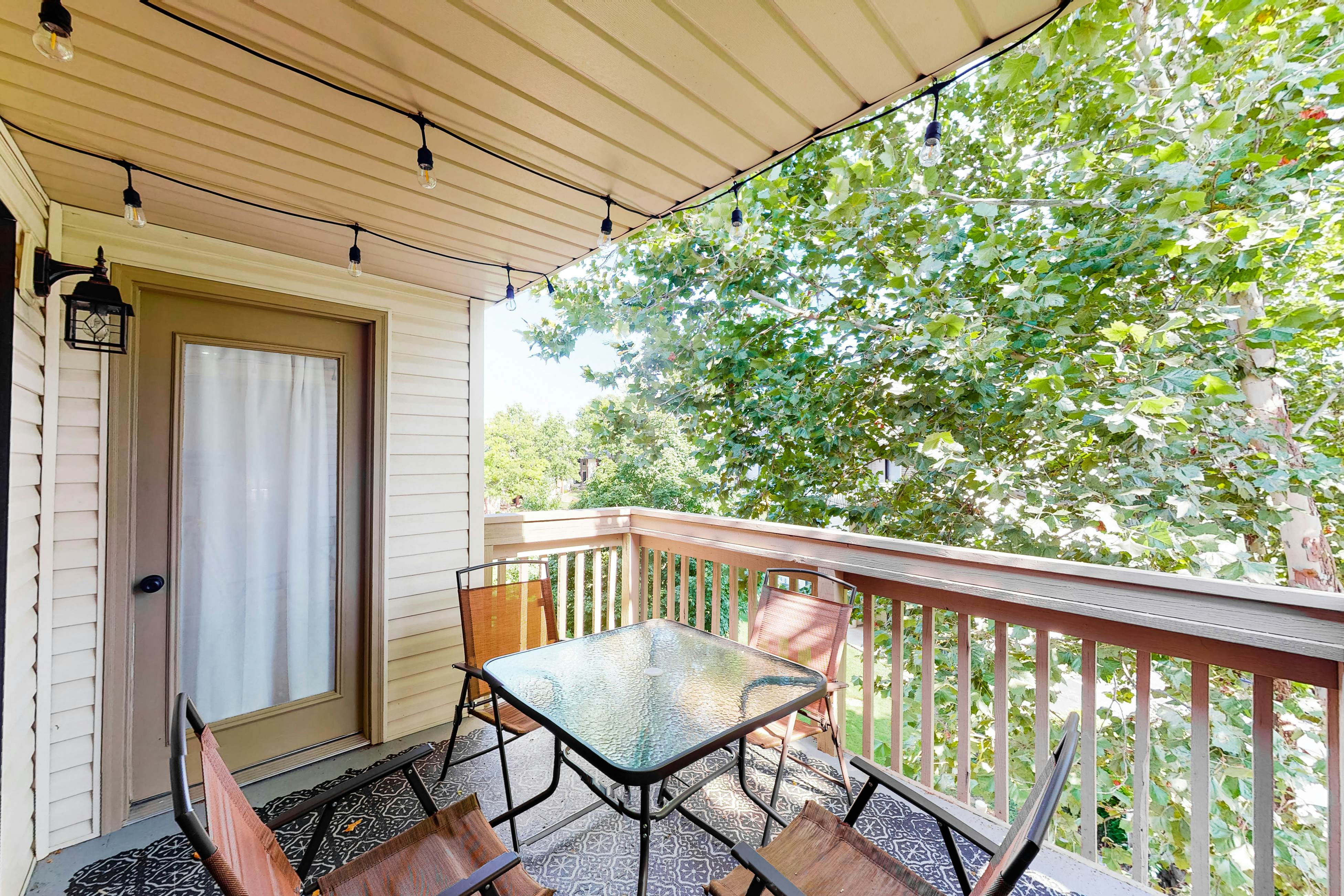 Pointe Royale: Lofty Retreat at The Chic Chalet - Golf & Amenities Galore!