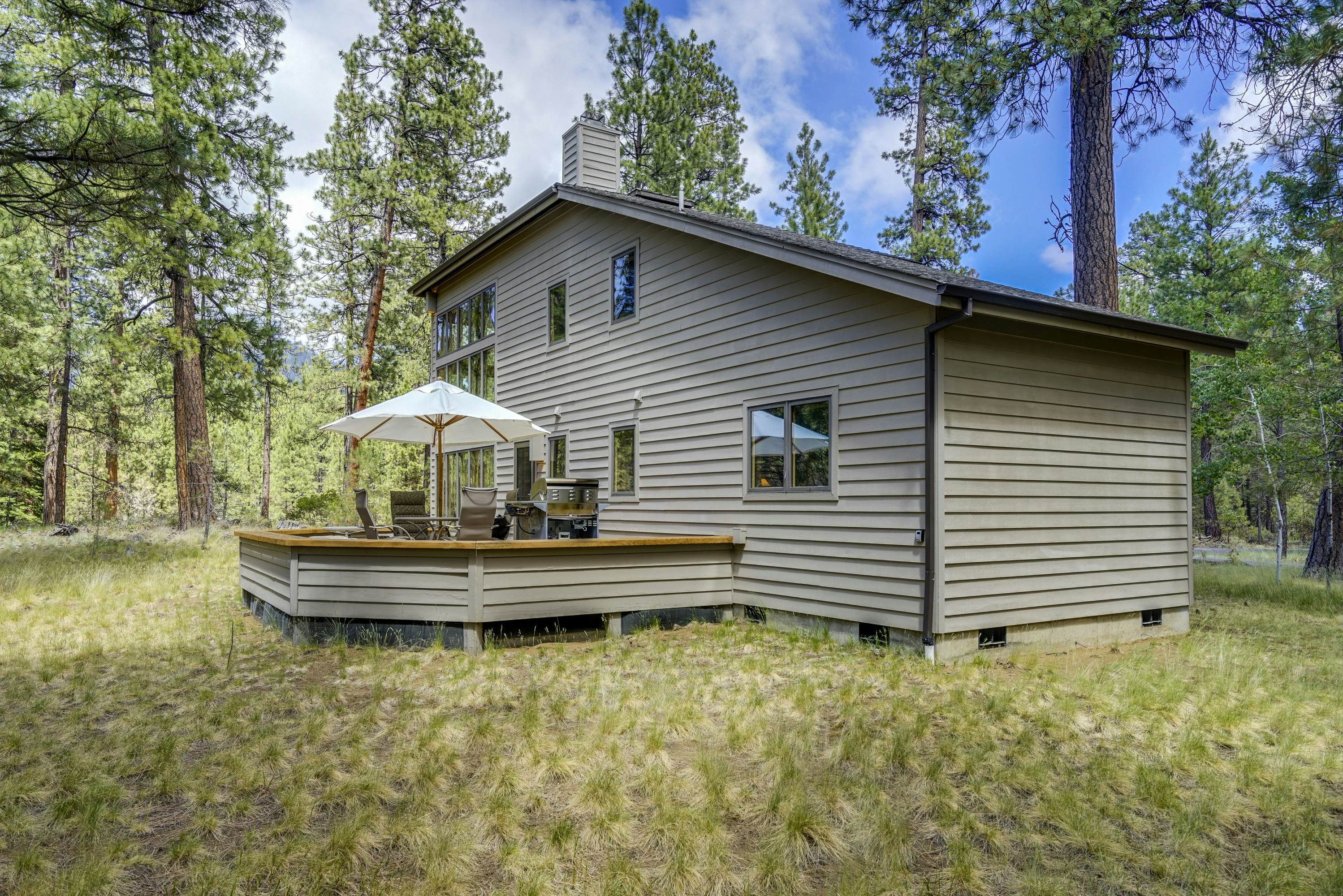 South Meadow Contemporary 3 BD Vacation Rental in Black Butte Ranch, OR Vacasa