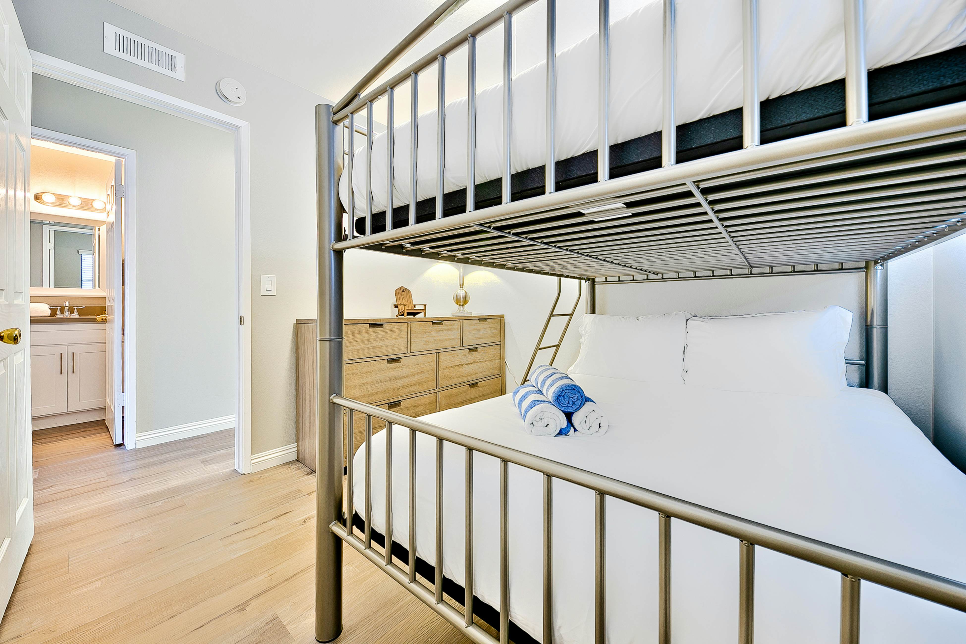 Perfect Newport Beach Location With Balcony Spa II