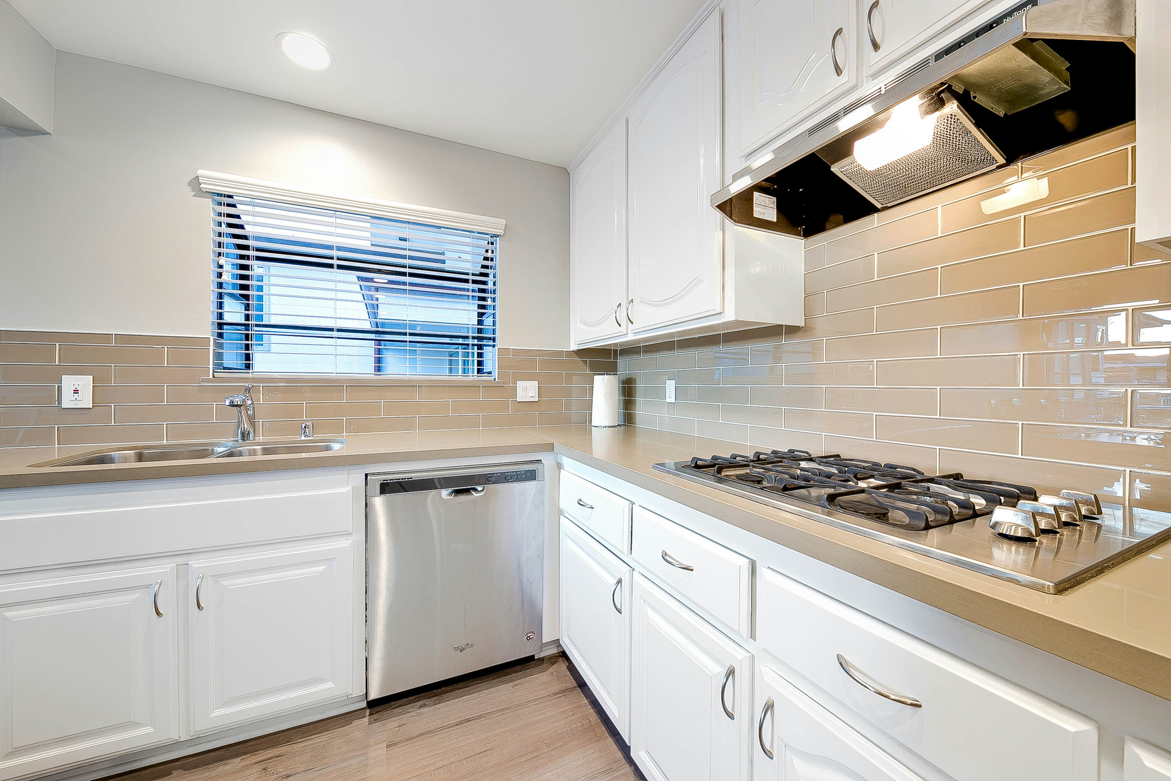 Perfect Newport Beach Location With Balcony Spa II