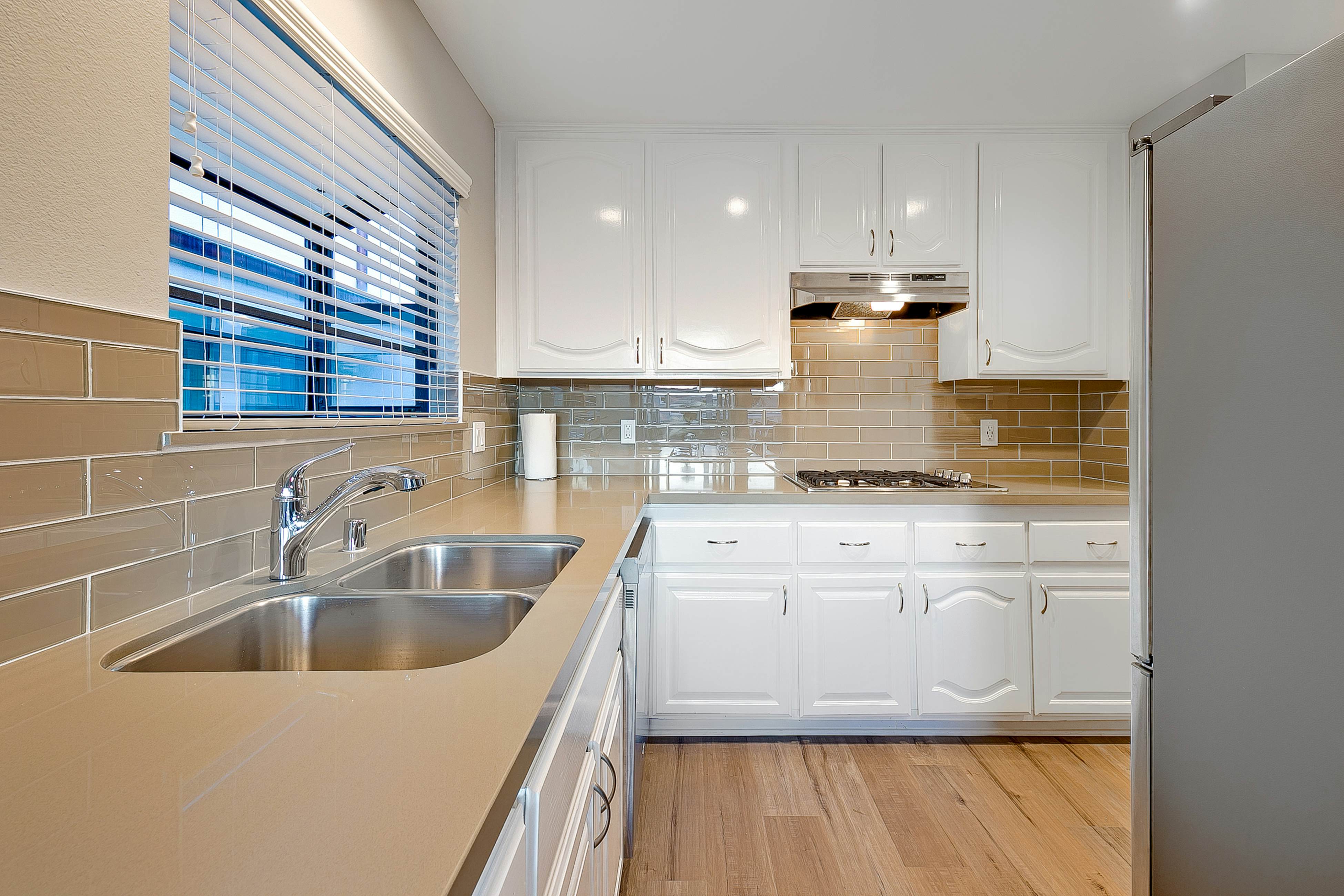 Perfect Newport Beach Location With Balcony Spa II