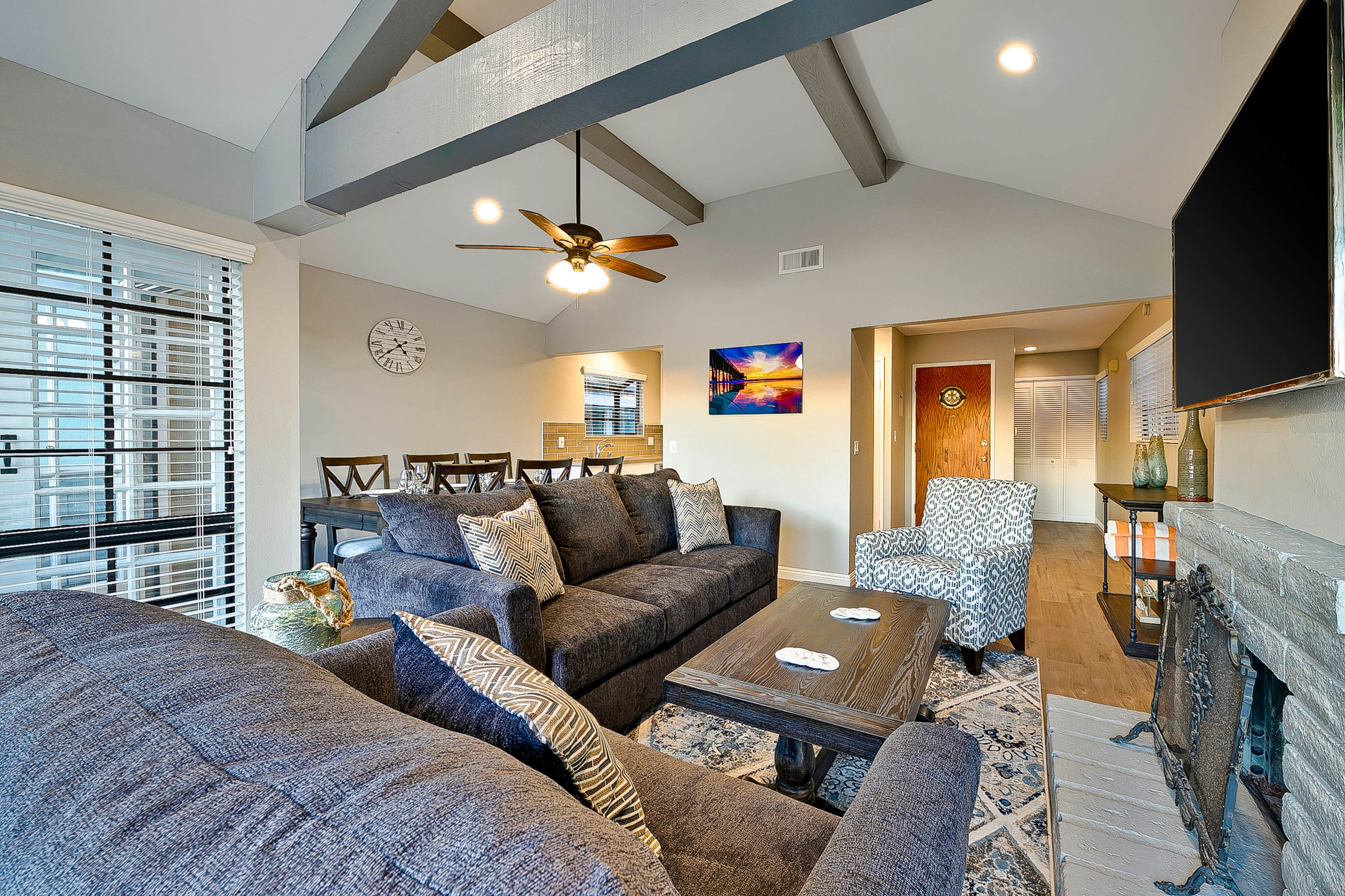 Perfect Newport Beach Location With Balcony Spa II