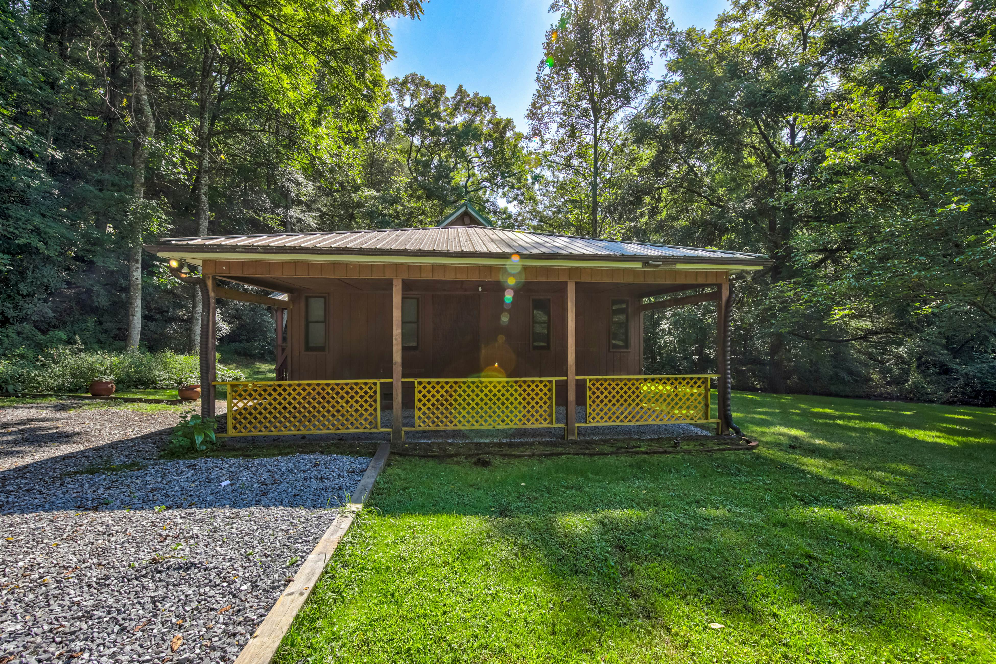 Creekside Retreat 2 BD GA Vacation Rental Vacasa