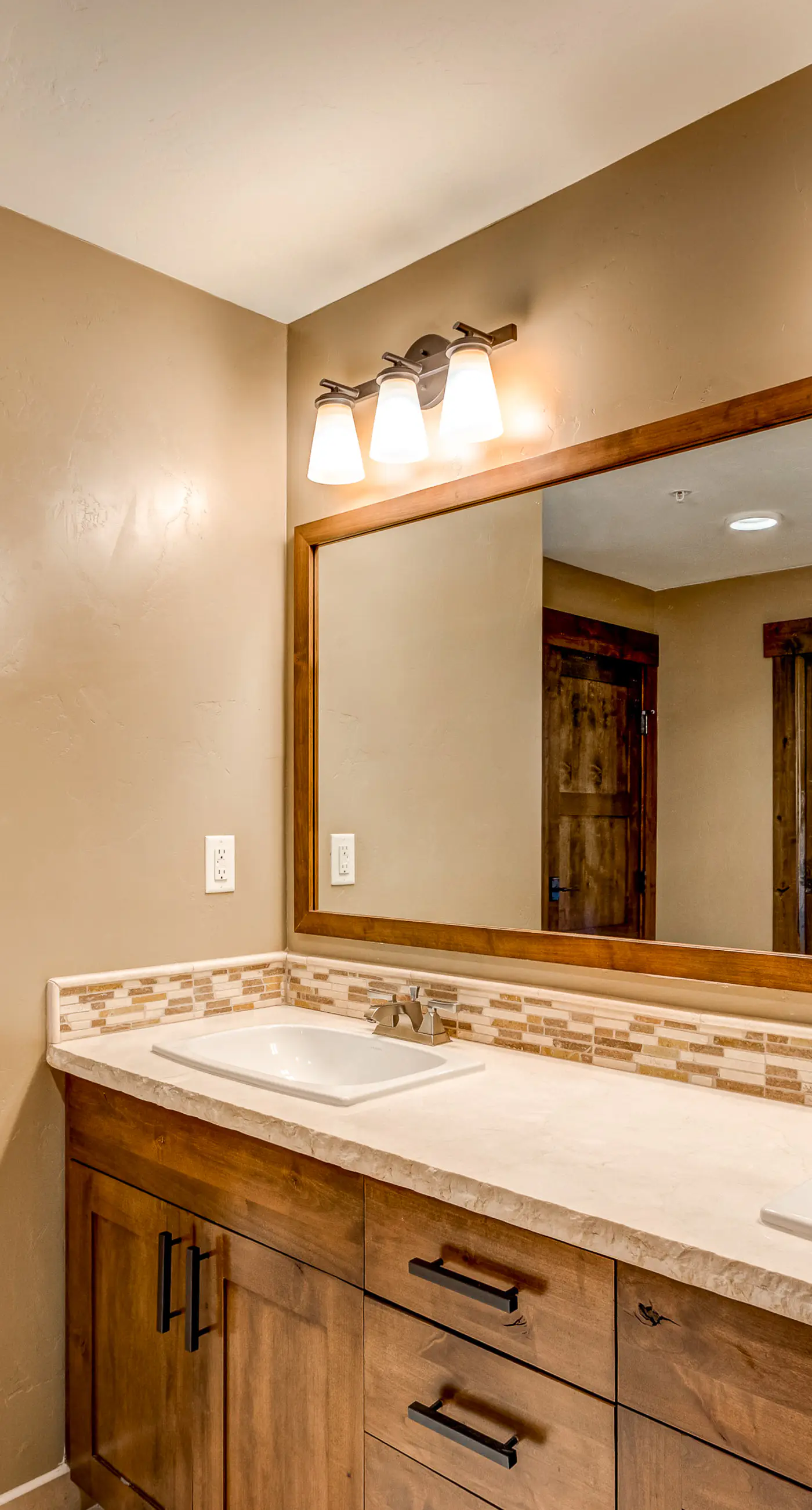 Trailhead Lodge 2105