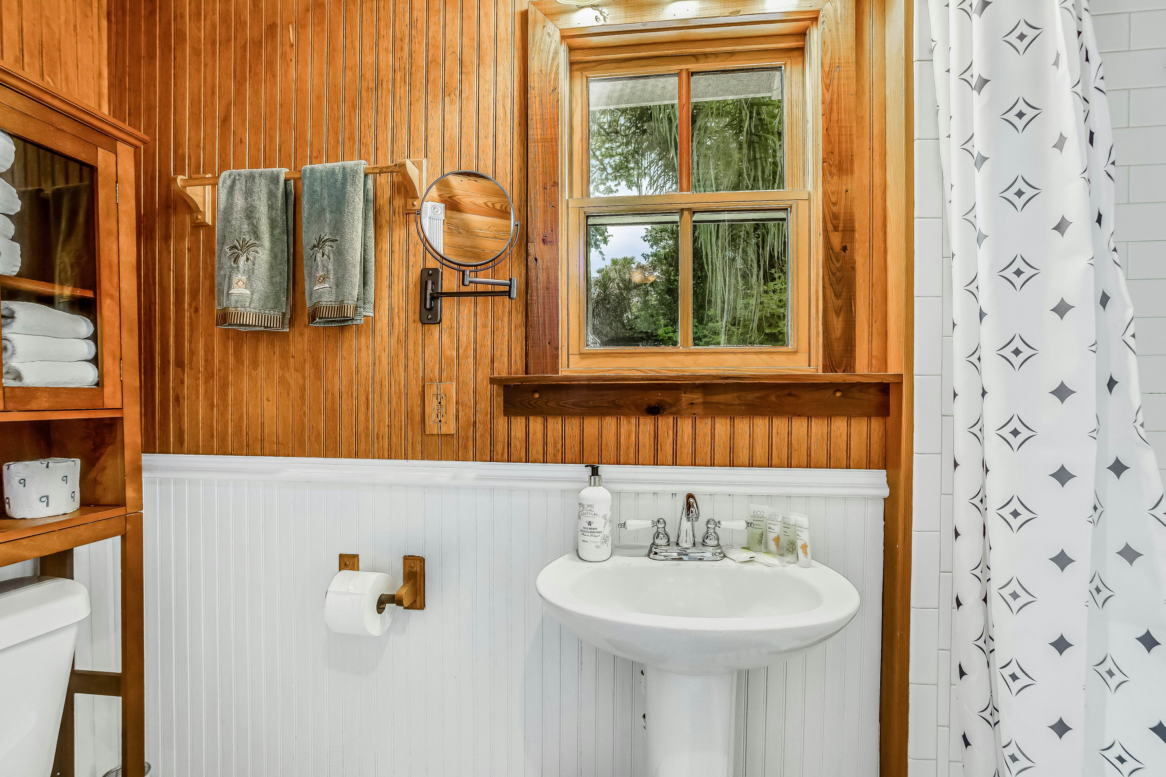 The Tucker House - Historical Bonita Cottage