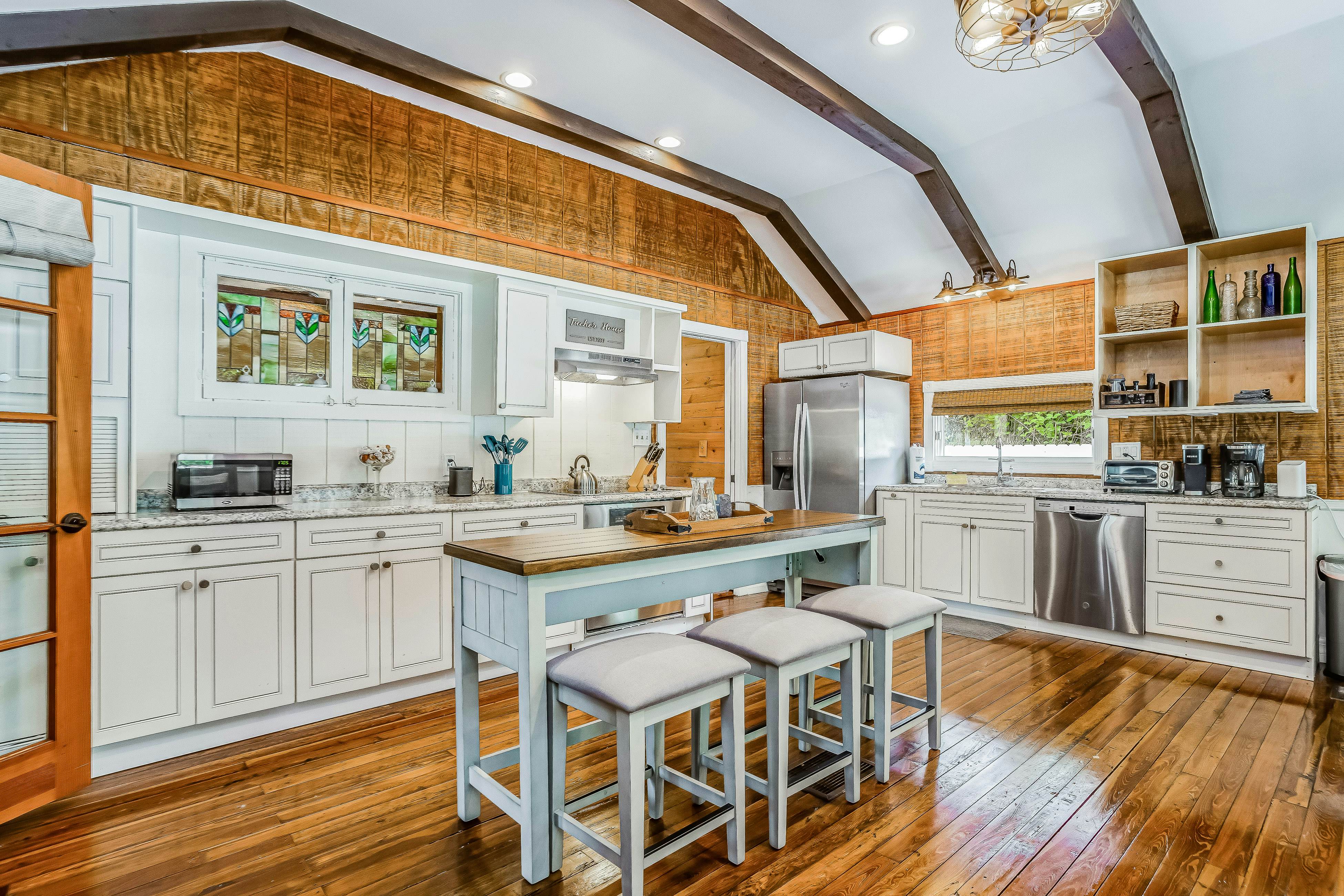 The Tucker House - Historical Bonita Cottage