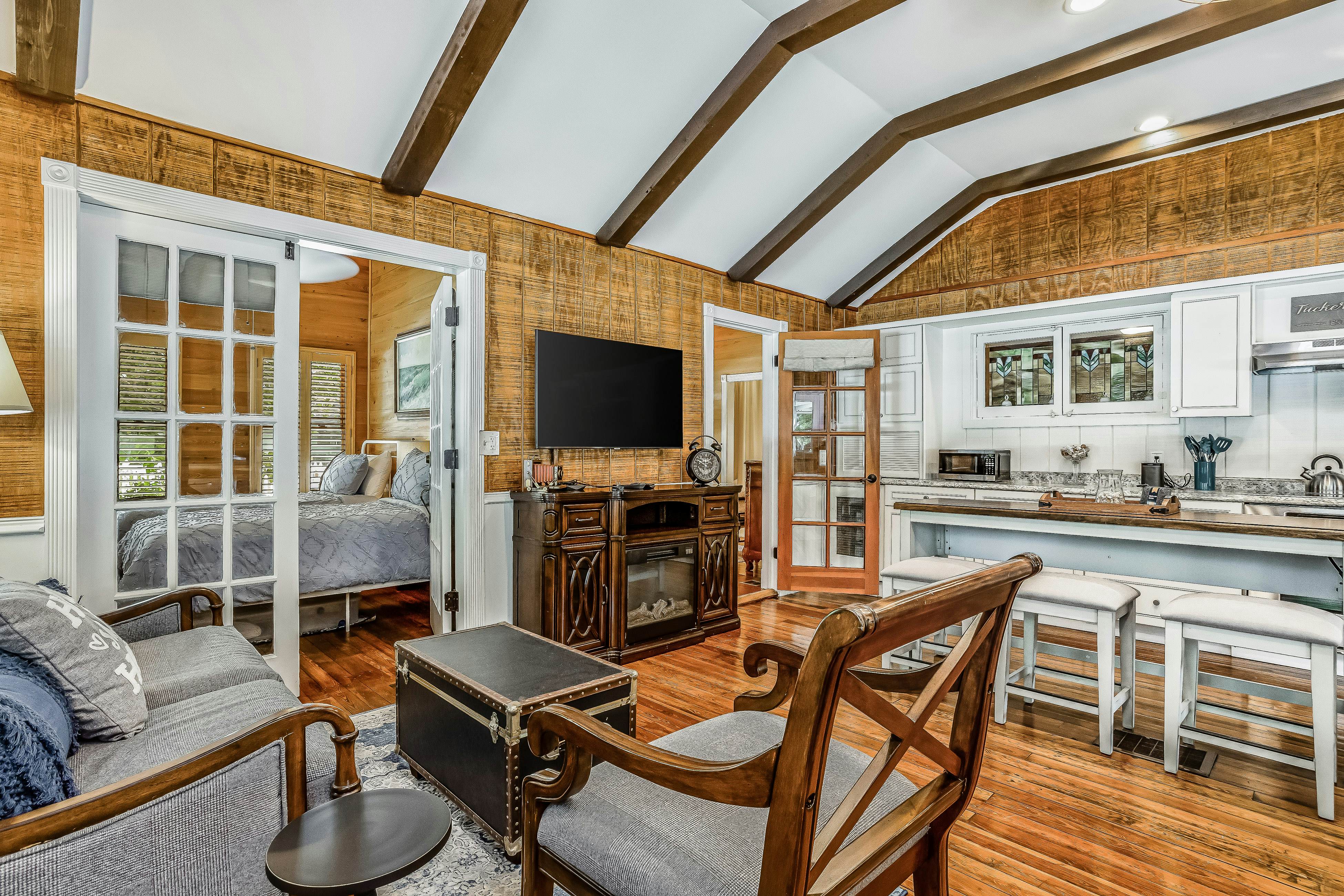 The Tucker House - Historical Bonita Cottage