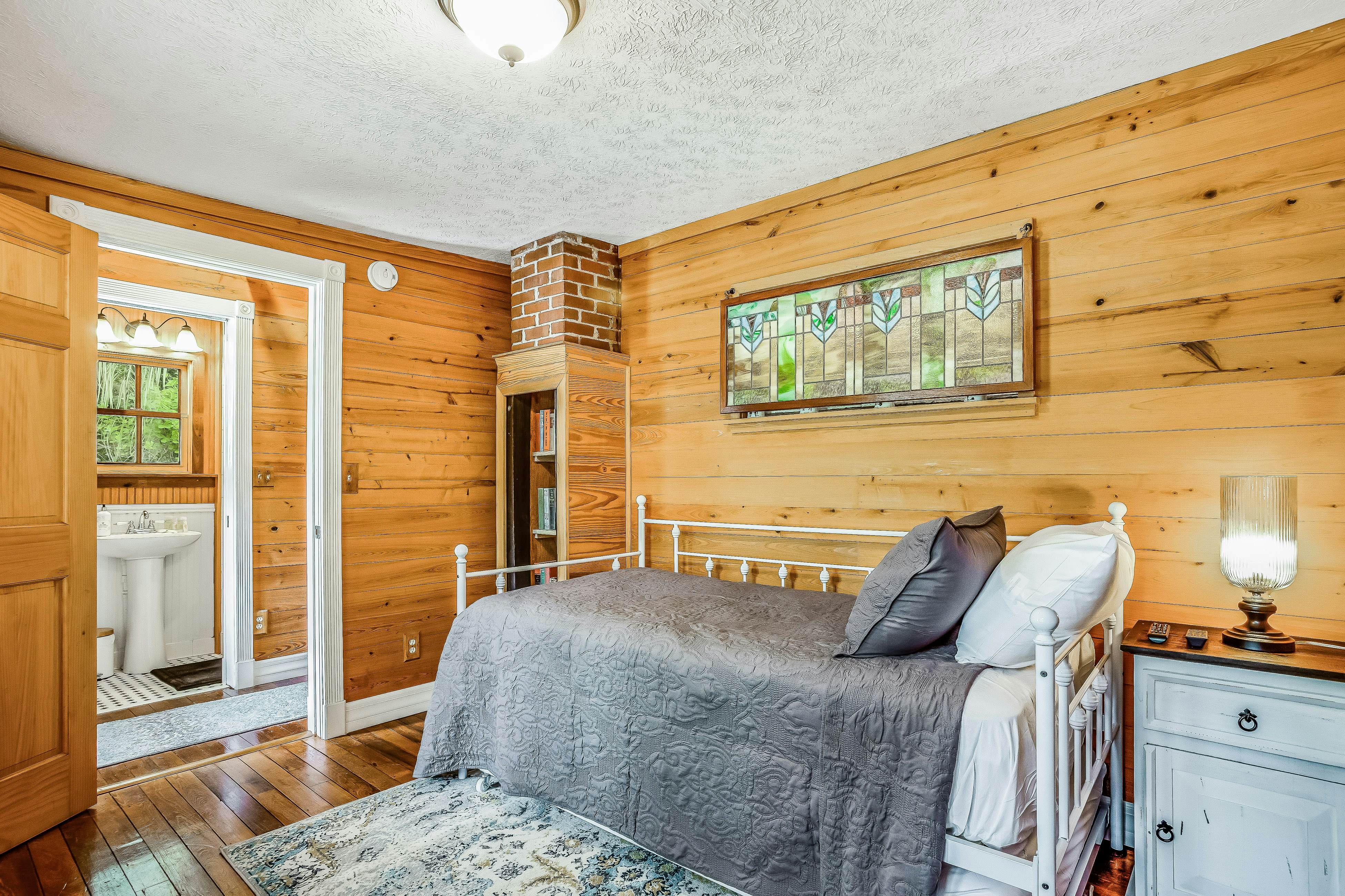 The Tucker House - Historical Bonita Cottage