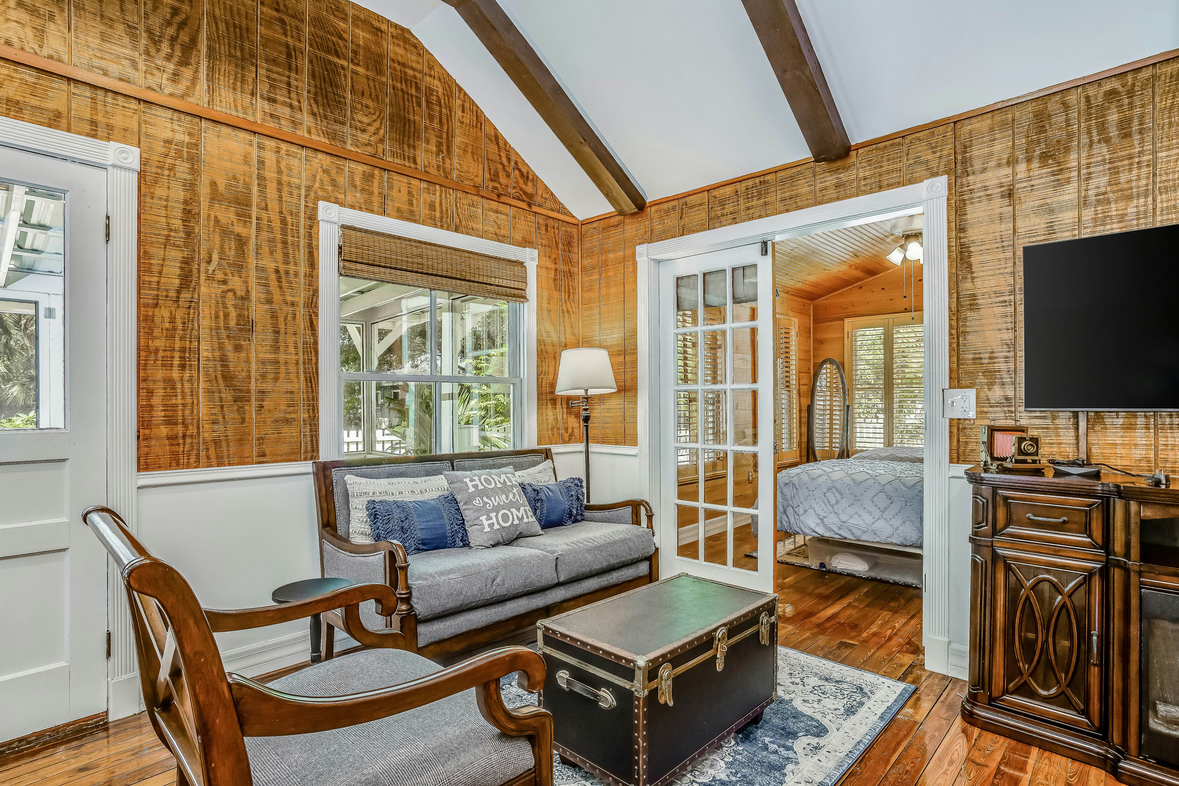 The Tucker House - Historical Bonita Cottage