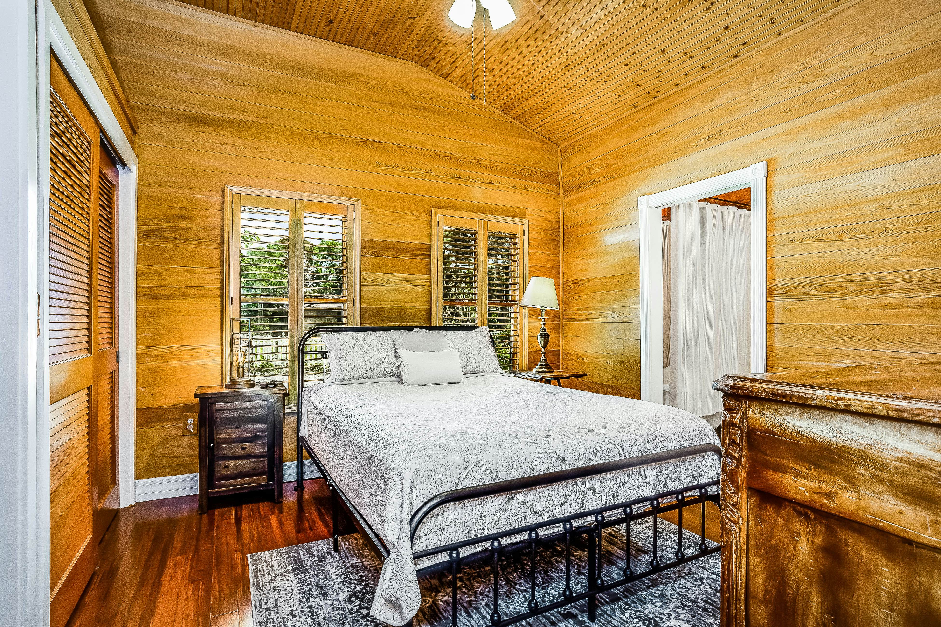 The Tucker House - Historical Bonita Cottage