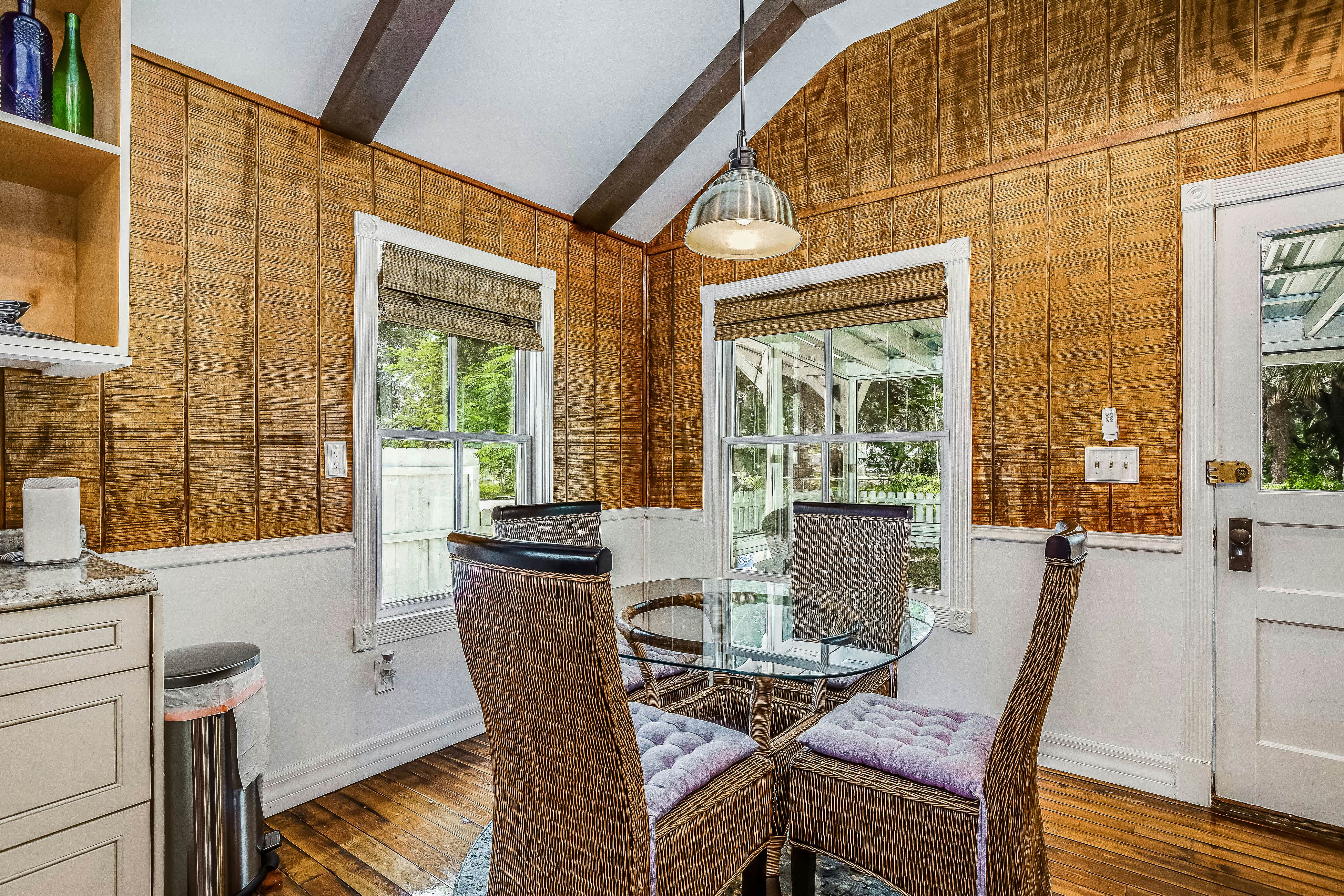 The Tucker House - Historical Bonita Cottage