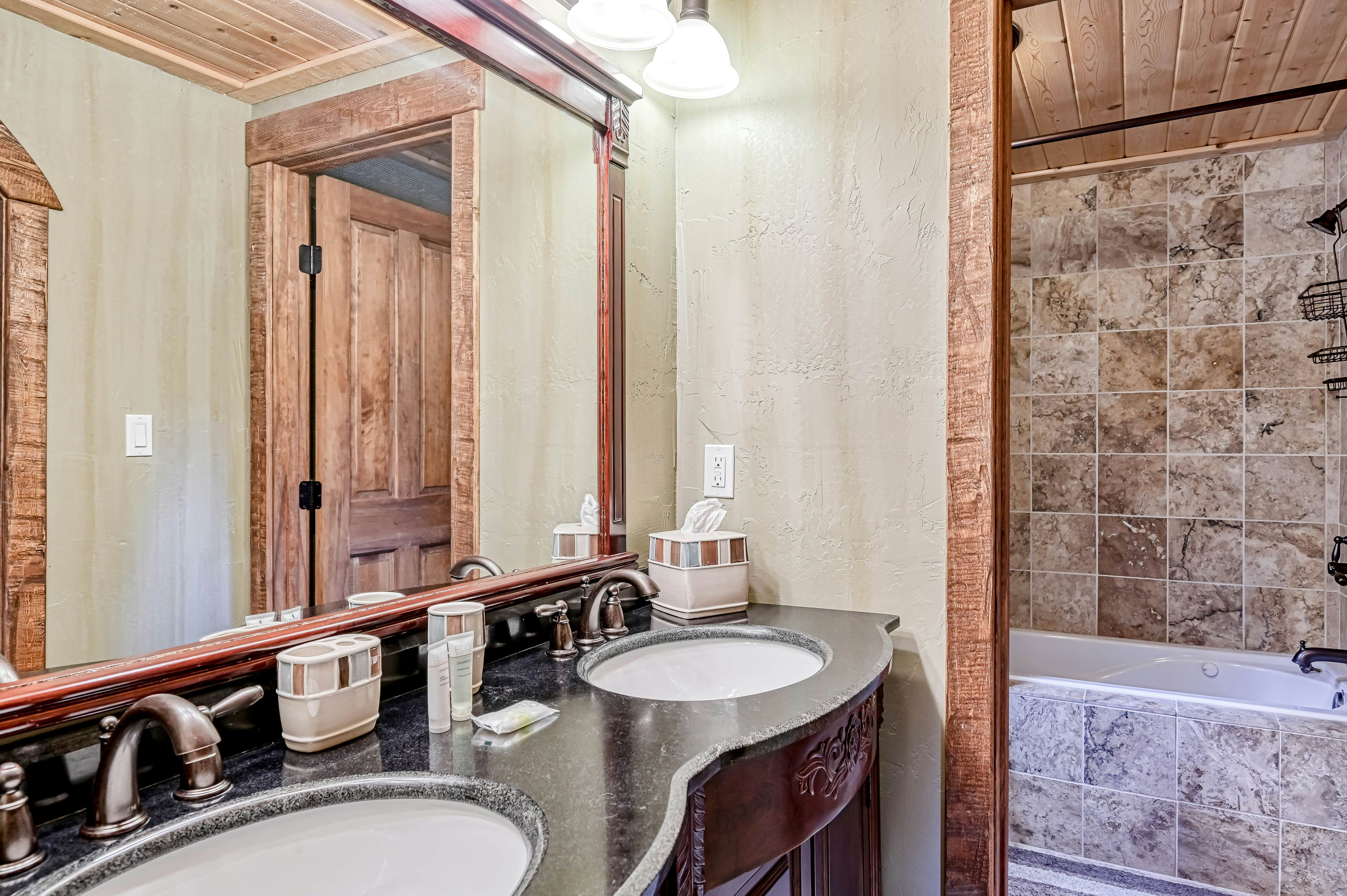 Casa Grande - the Palace in the Pines