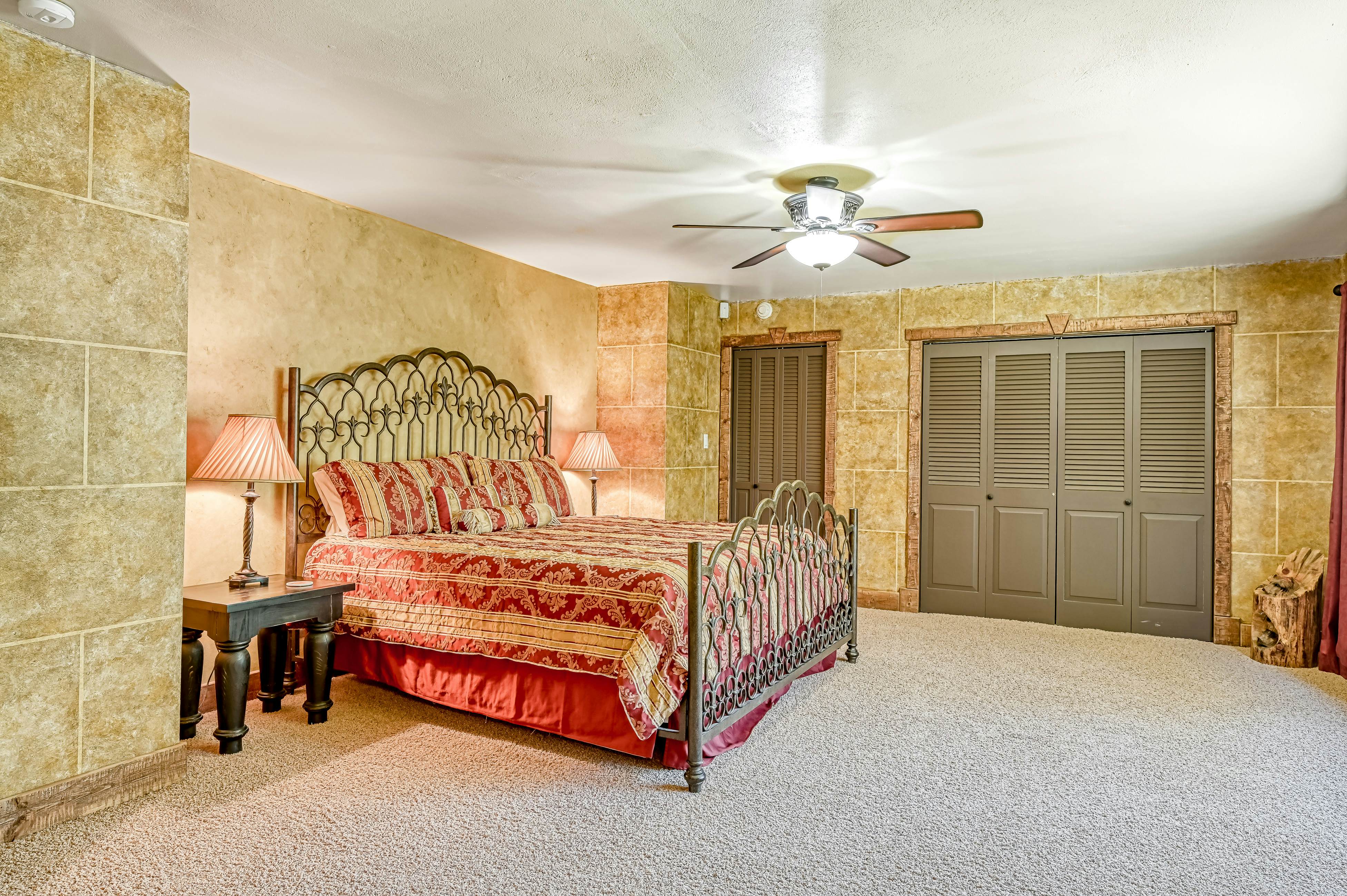 Casa Grande - the Palace in the Pines