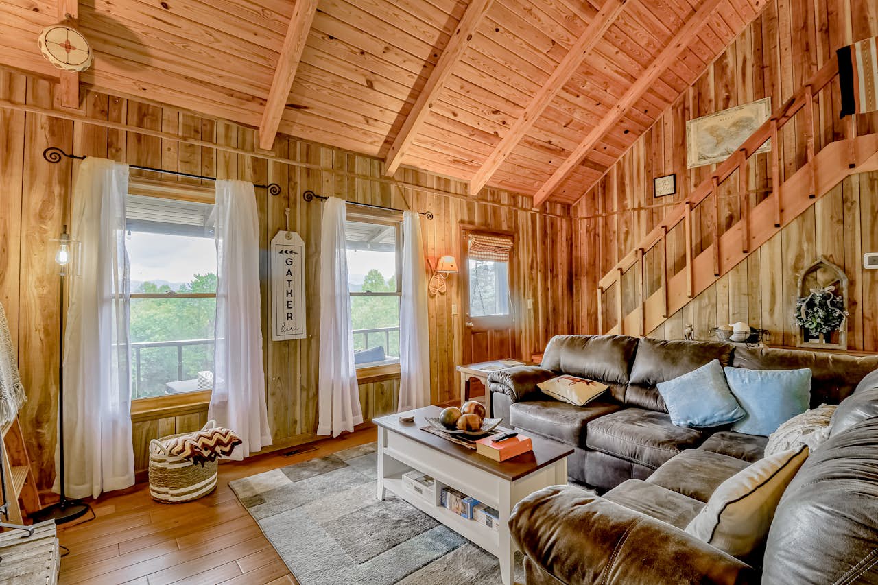 Buck Moon Cabin 4 BD Blairsville, GA Vacation Rental Vacasa