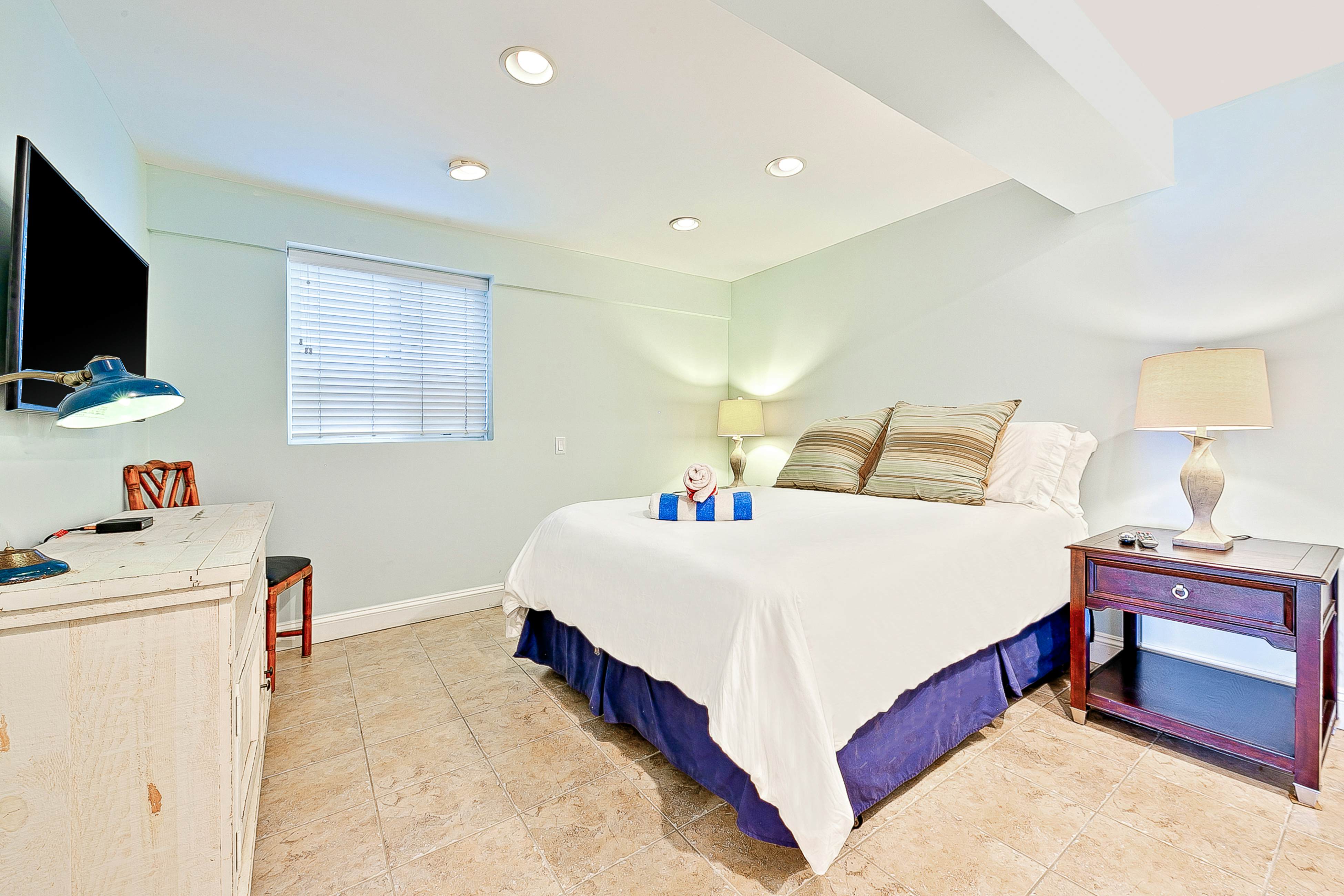 Tommy Bahama Beach Rd I