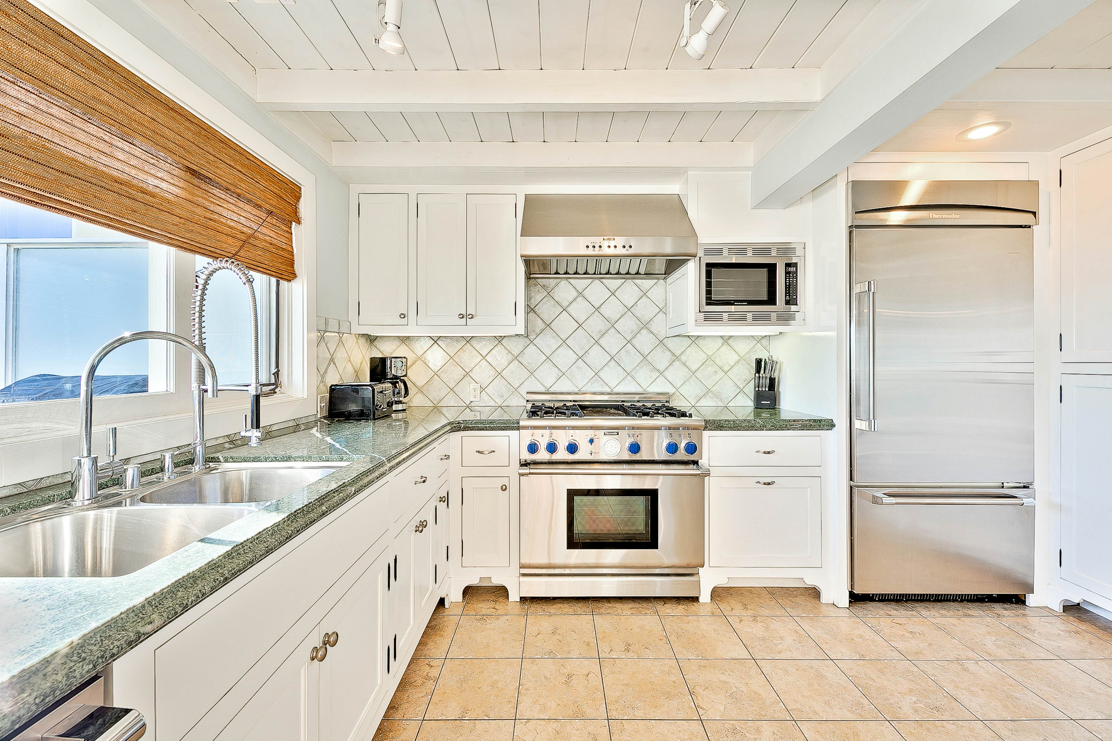 Tommy Bahama Beach Rd I