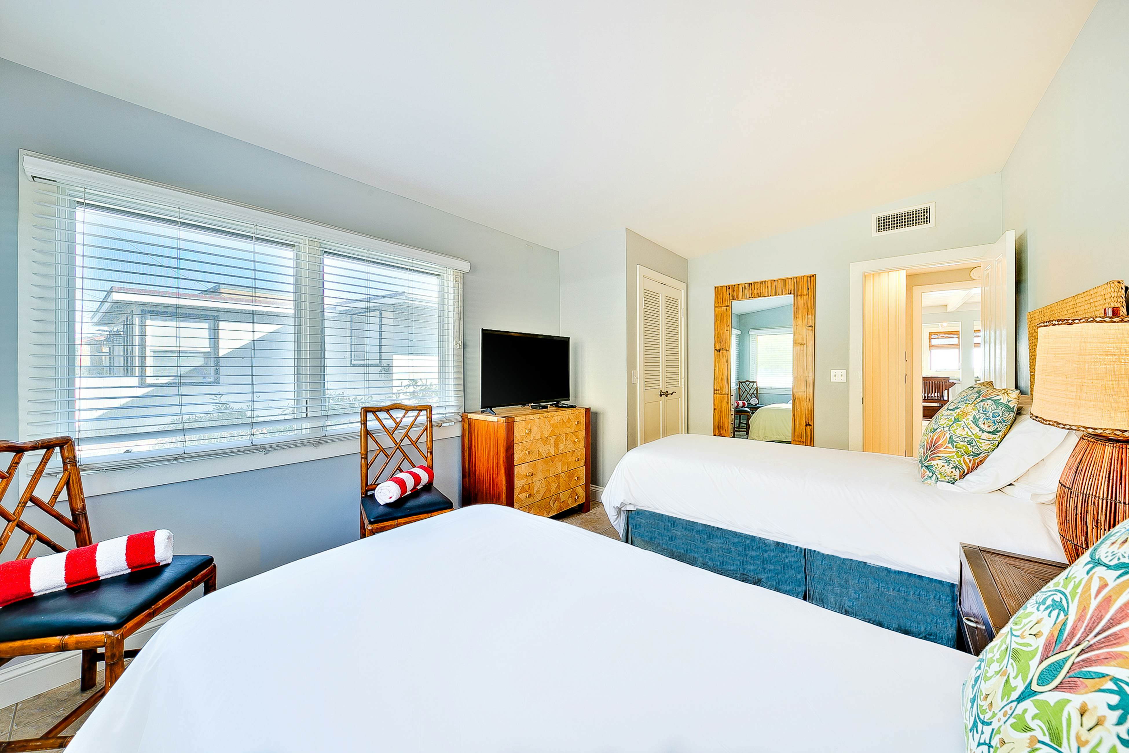 Tommy Bahama Beach Rd II