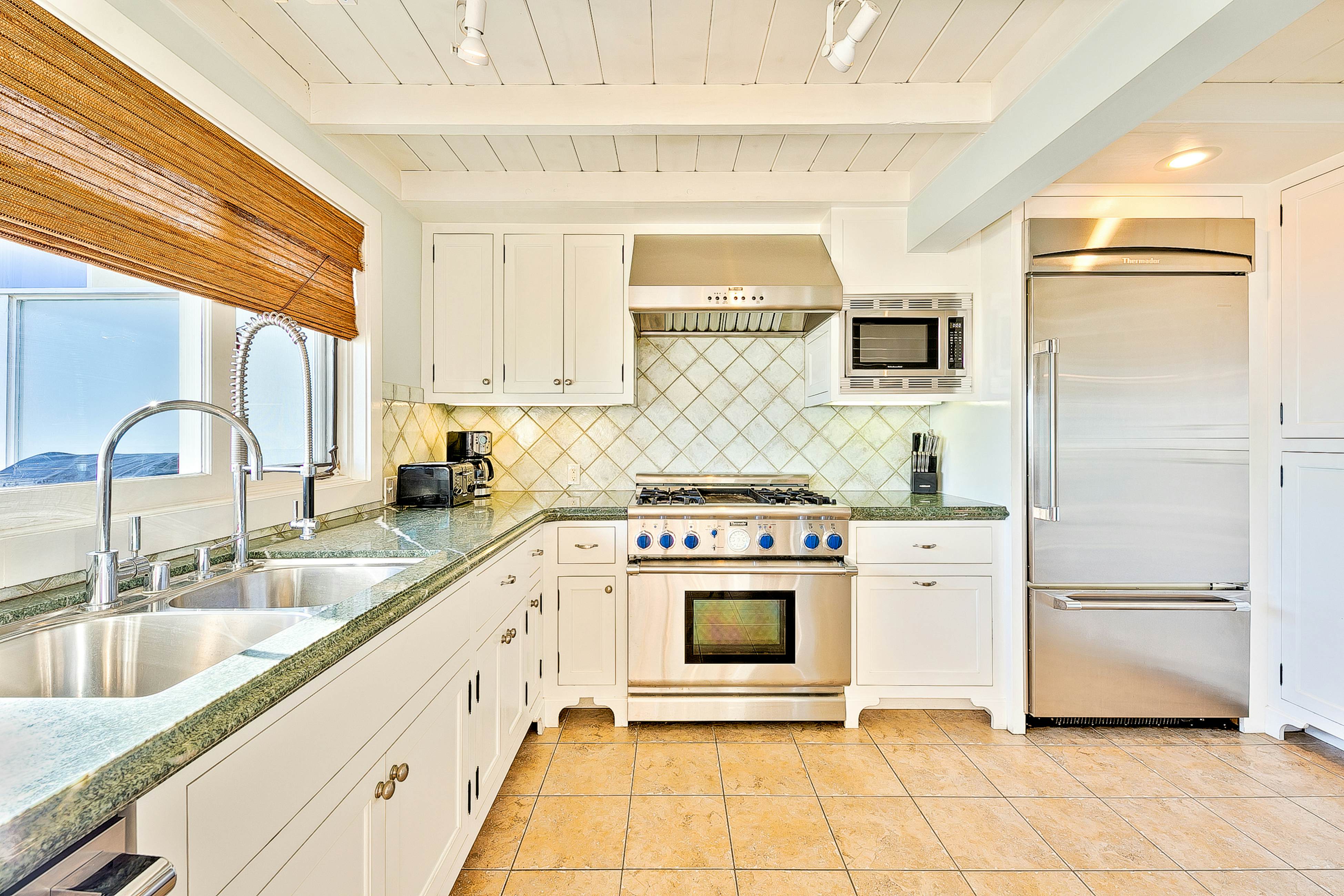 Tommy Bahama Beach Rd II