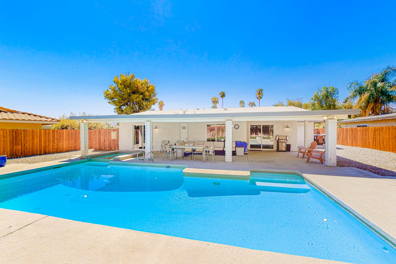 Escape To Palm Desert 27 night minimum rental 3 BD Palm Desert, CA