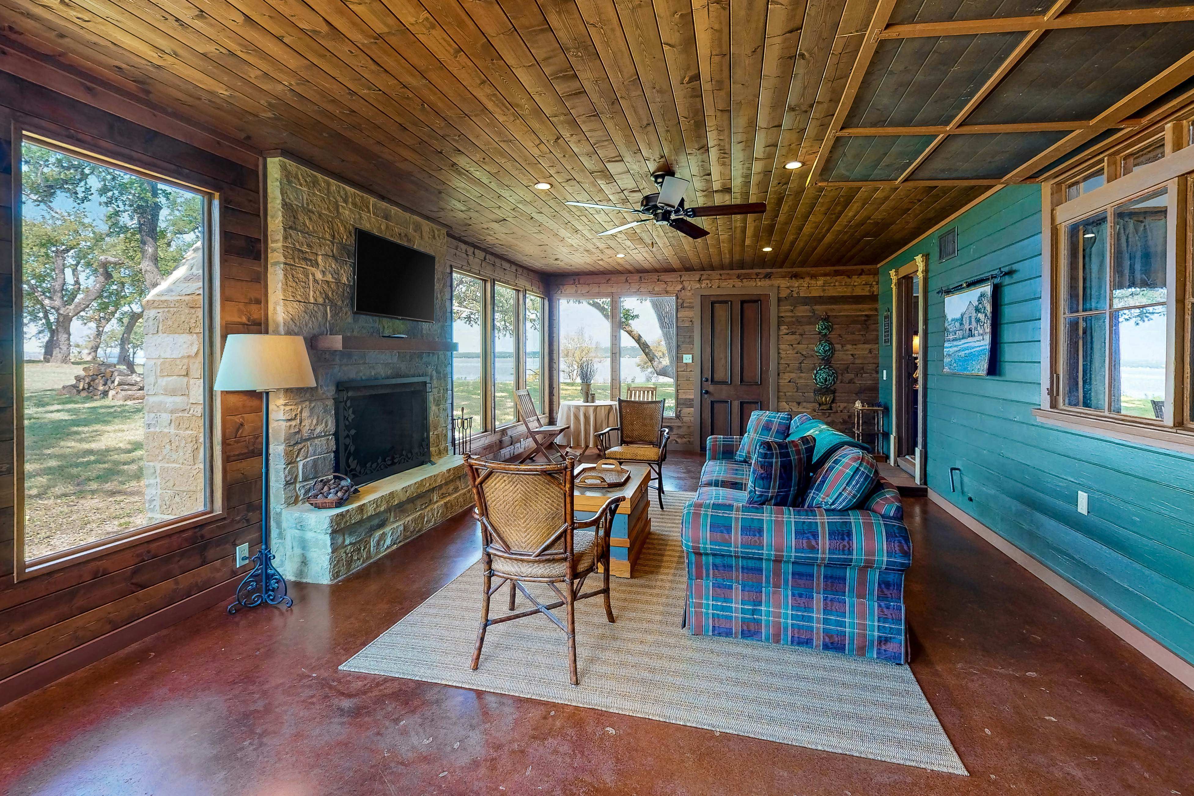 TX Cabins, Vacation Rentals Vacasa