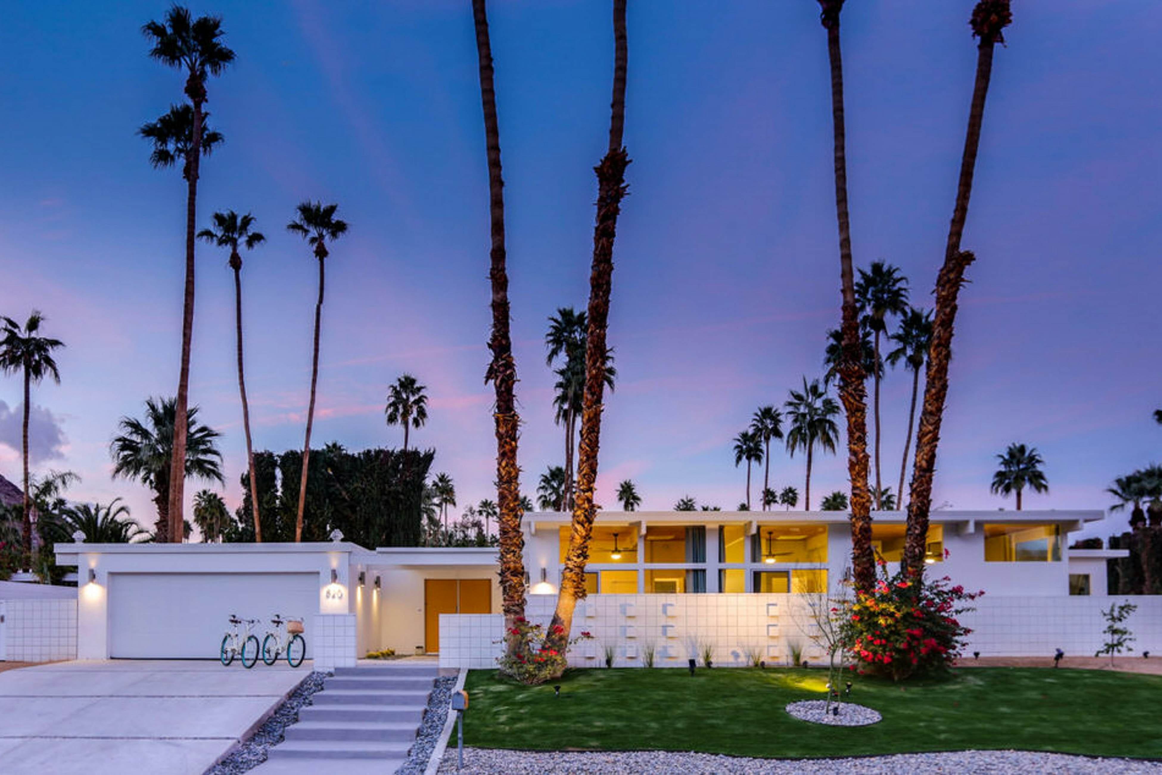 Palm Springs Regal Contemporary - 4106