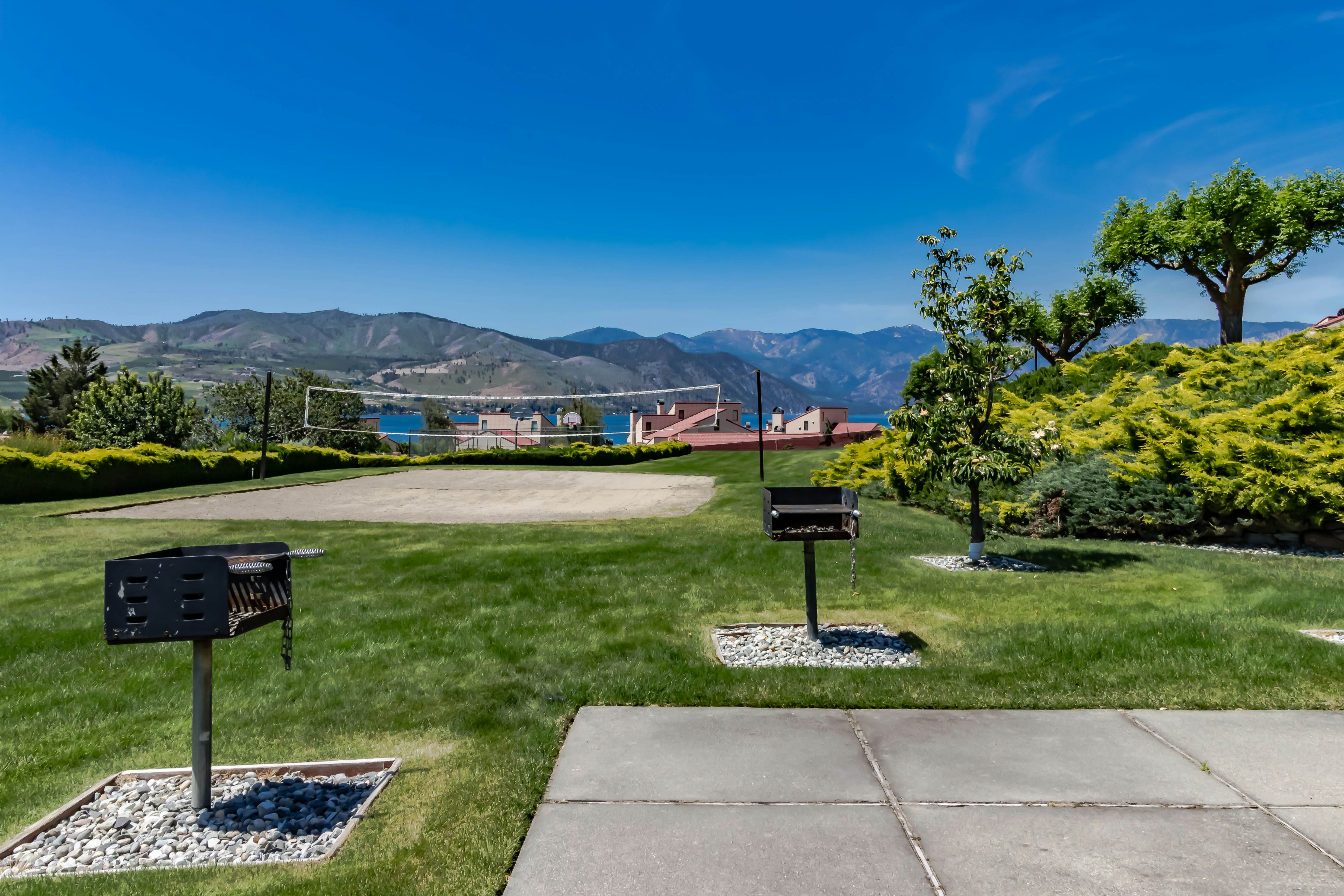 Lake Chelan Shores - A Lakeside Spectacular #17-10