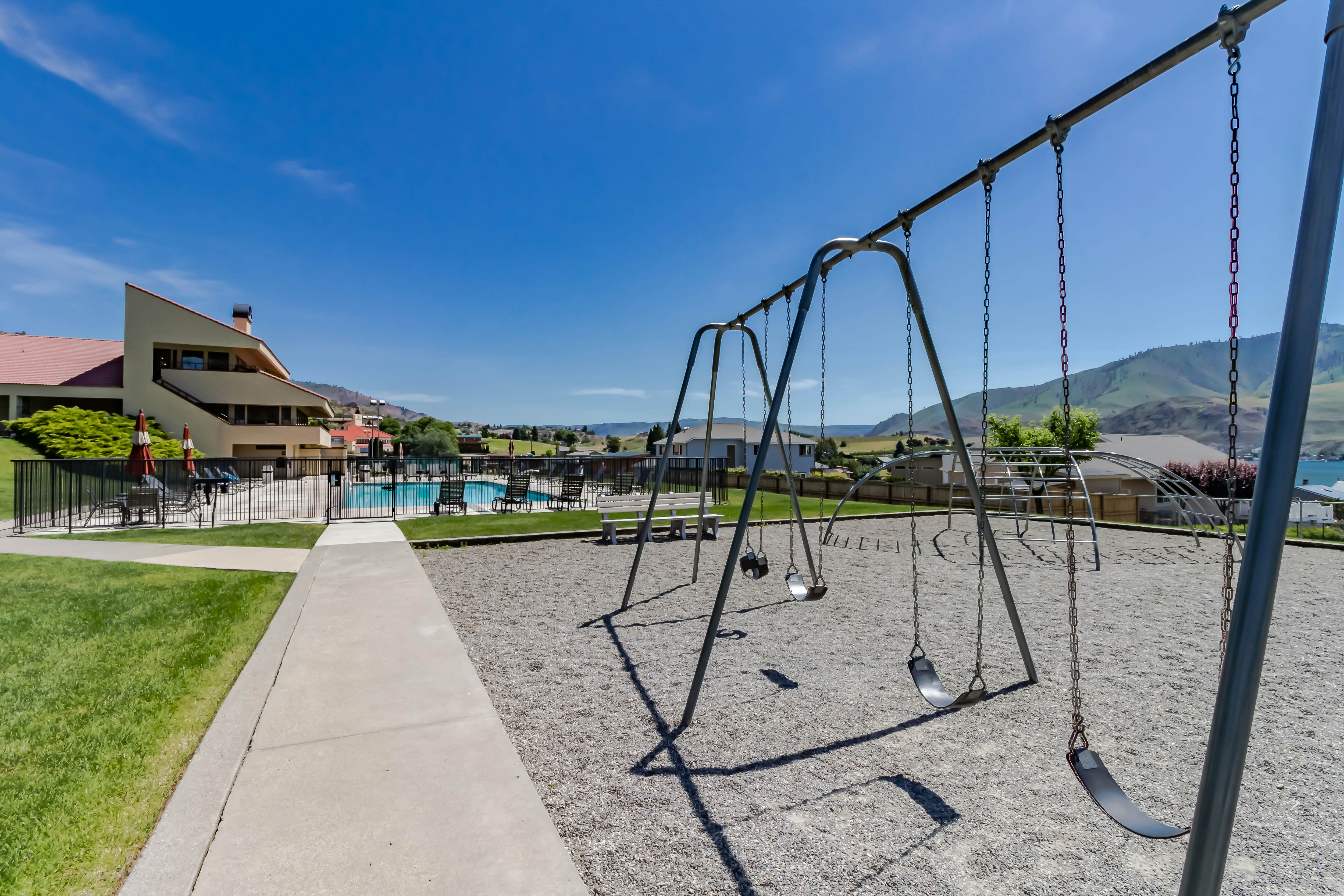 Lake Chelan Shores - A Lakeside Spectacular #17-10