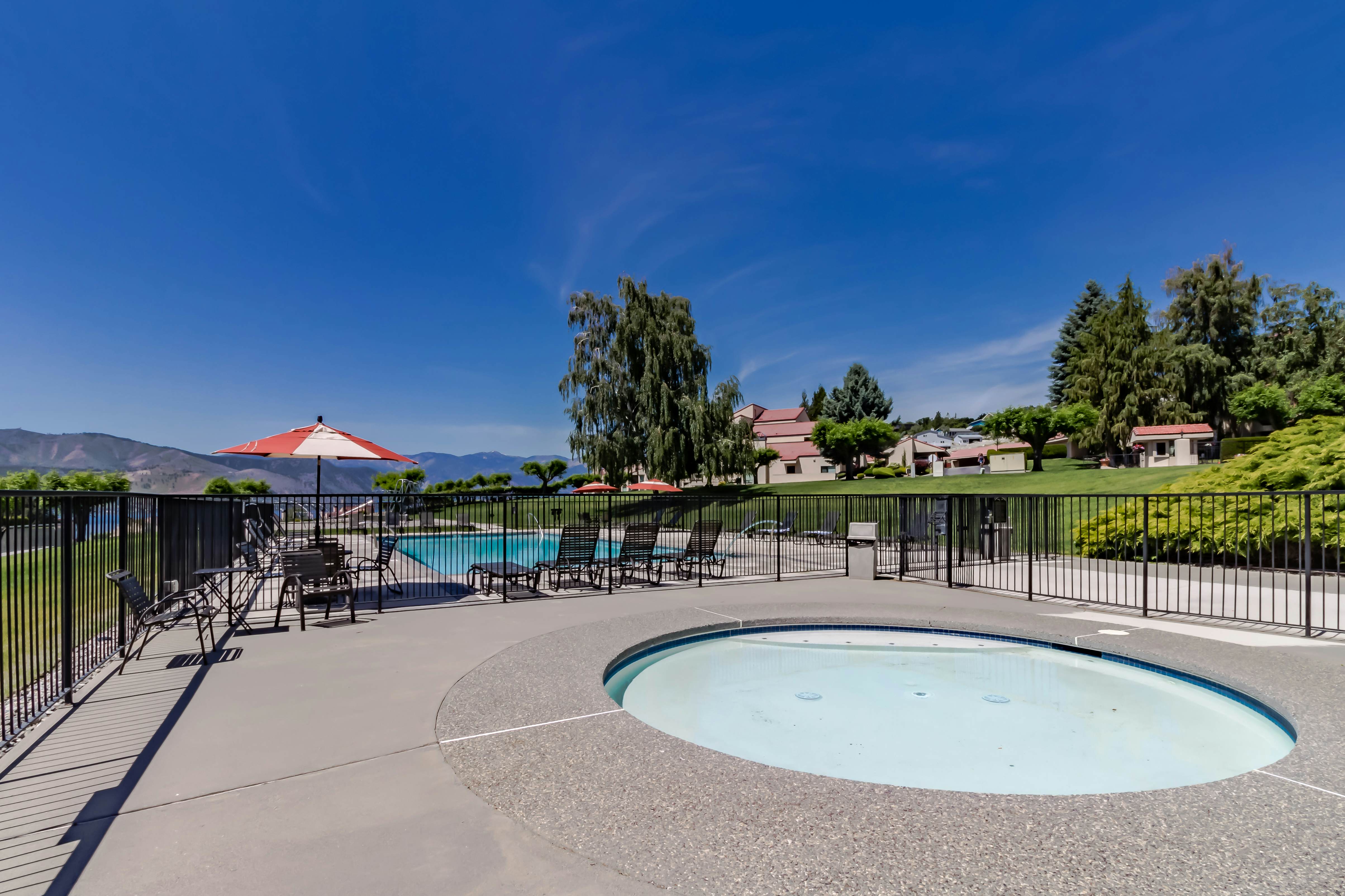 Lake Chelan Shores - A Lakeside Spectacular #17-10
