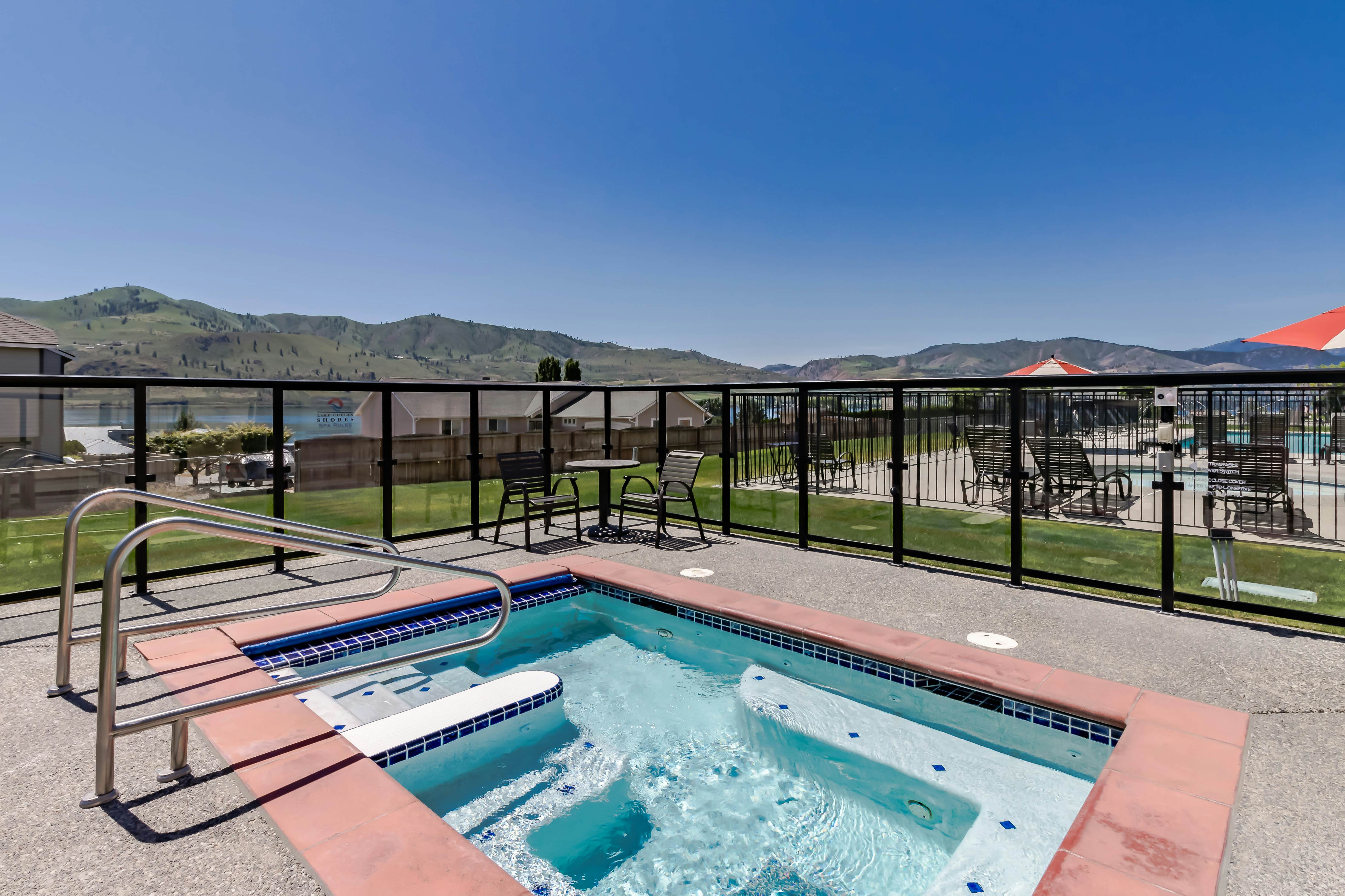 Lake Chelan Shores - A Lakeside Spectacular #17-10